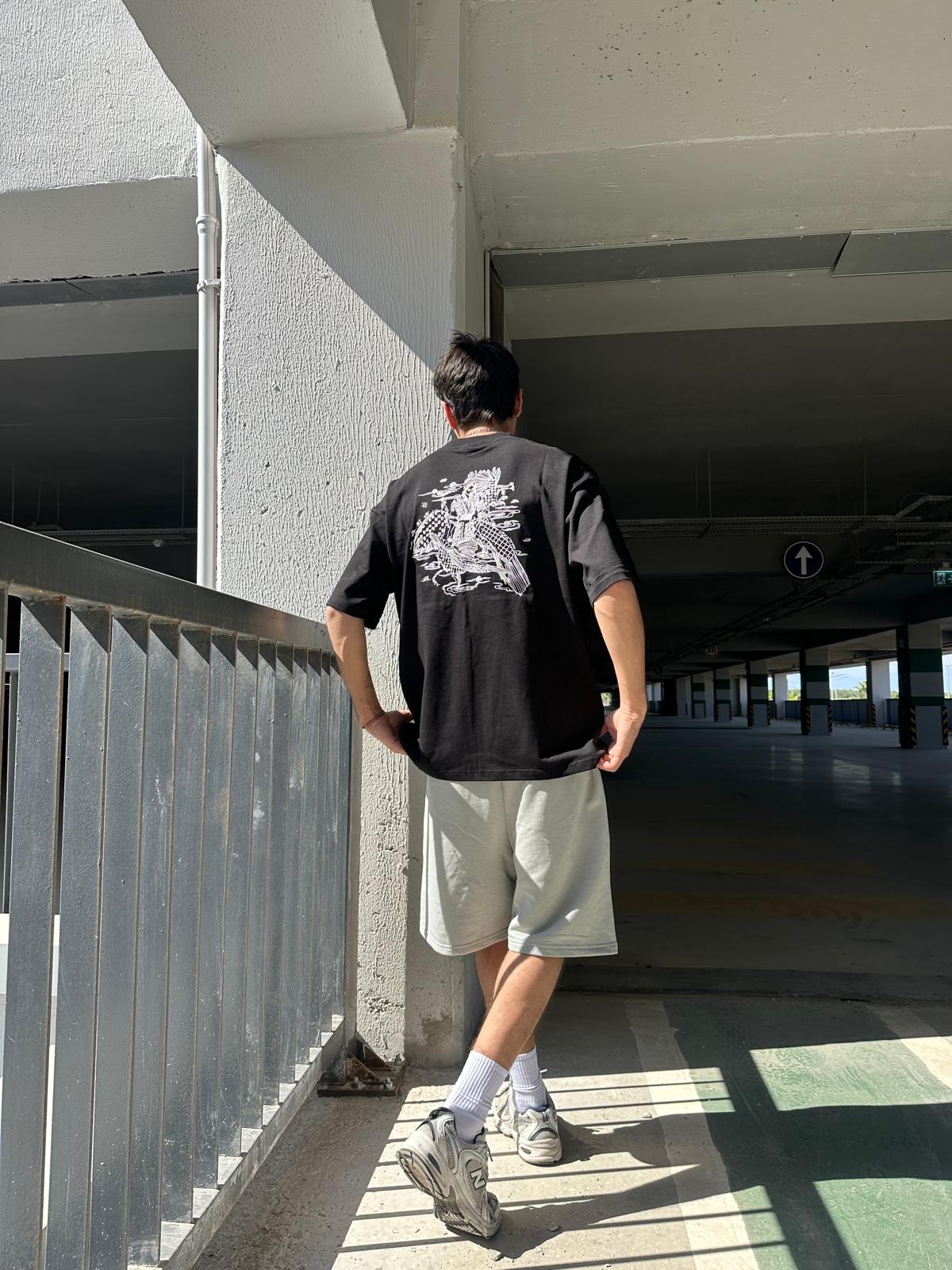 Sırt Nakışlı Black Oversize T-Shirt
