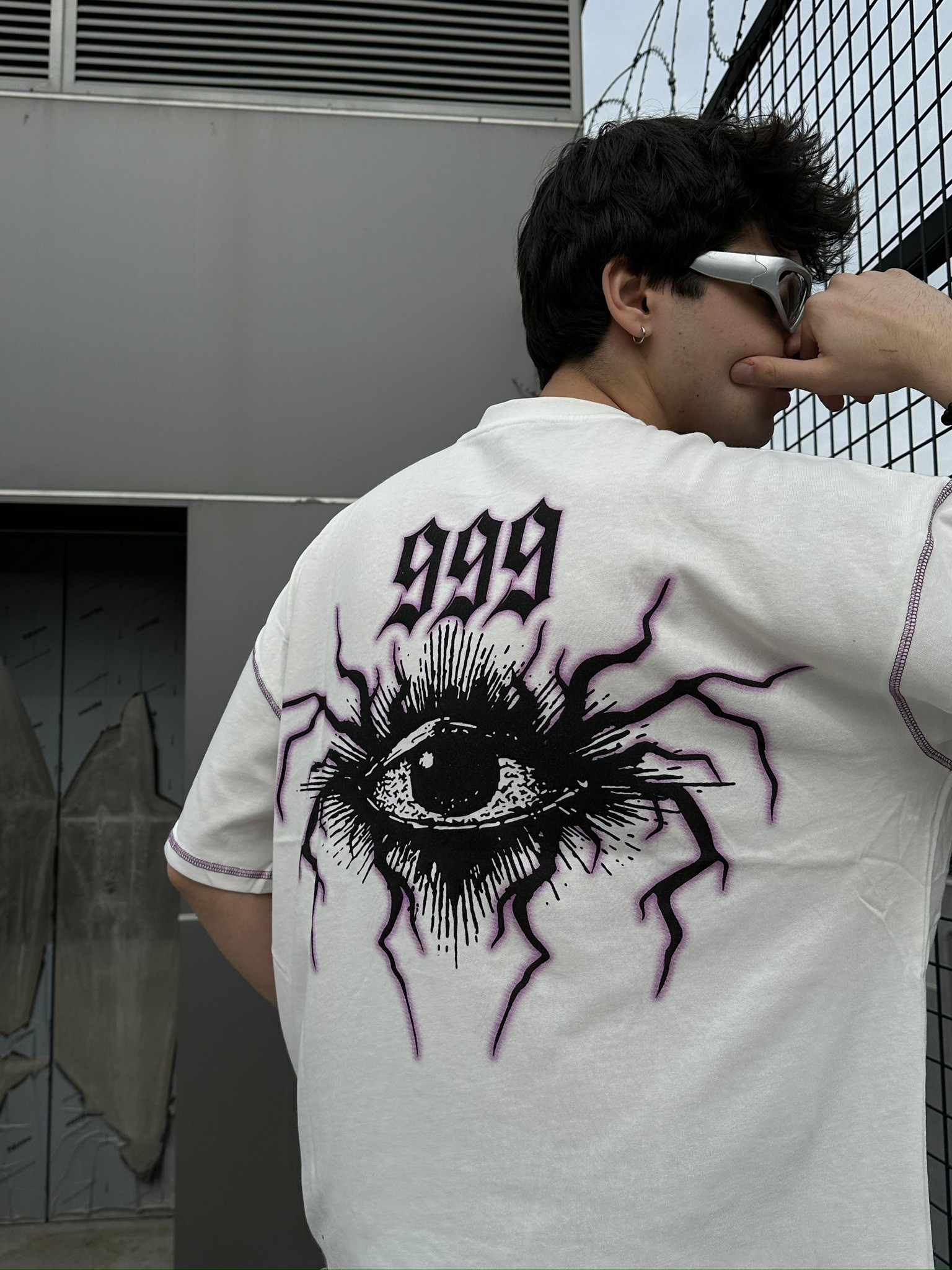 999 Eyes Ters Dikiş Beyaz Tshirt