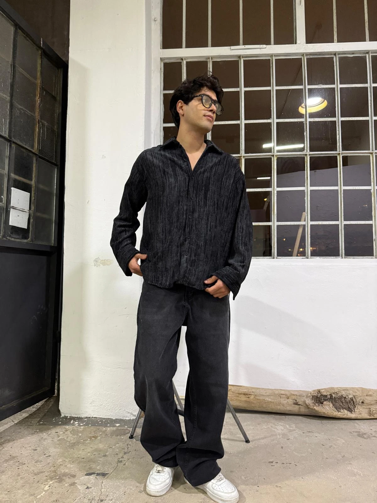 Yıkamalı Siyah Kadife Basic Gömlek