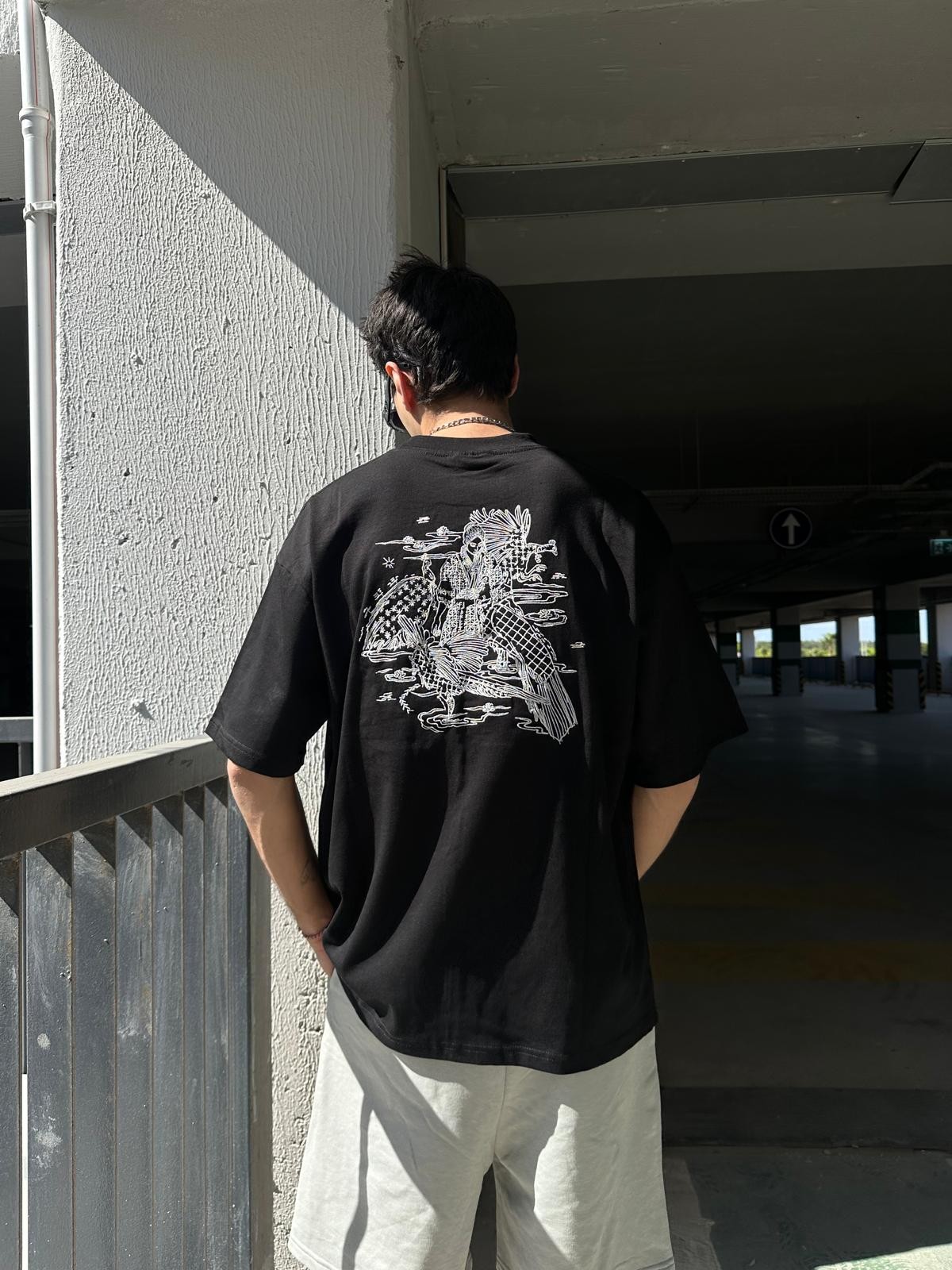 Sırt Nakışlı Black Oversize T-Shirt