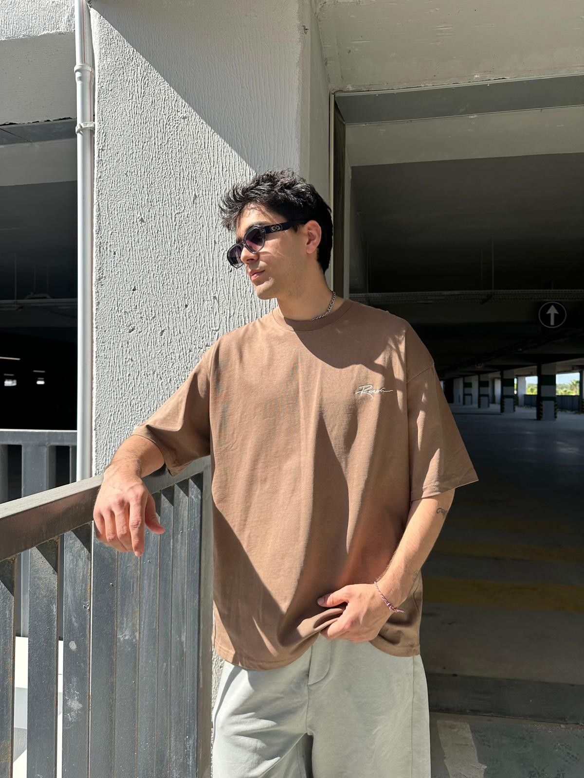 Sırt Nakışlı Brown Oversize T-Shirt