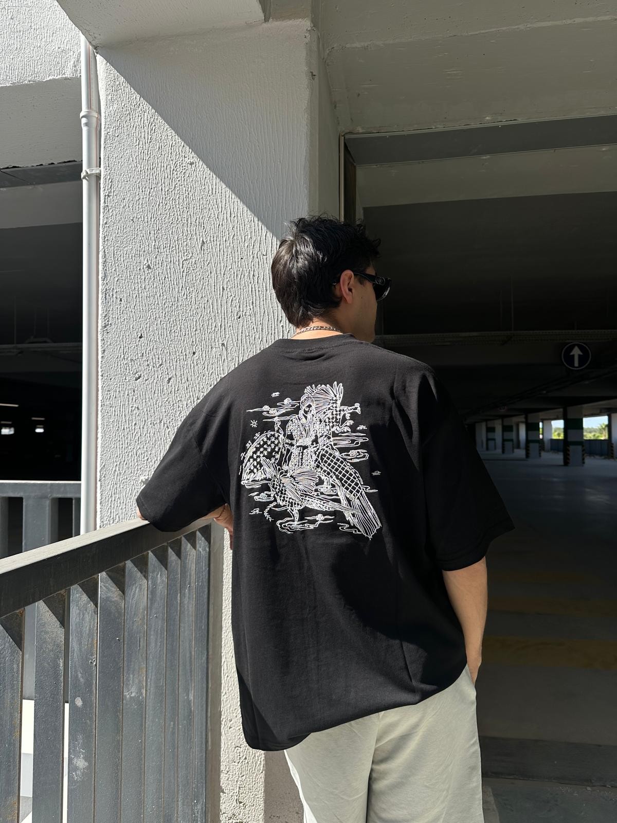Sırt Nakışlı Black Oversize T-Shirt