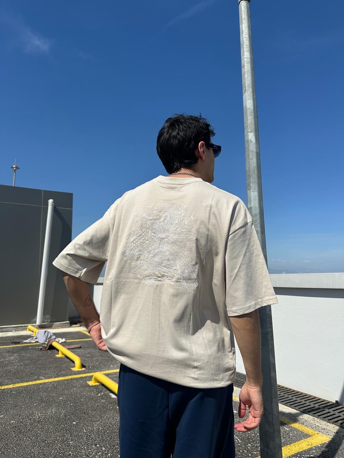 Sırt Nakışlı Bej Oversize T-Shirt