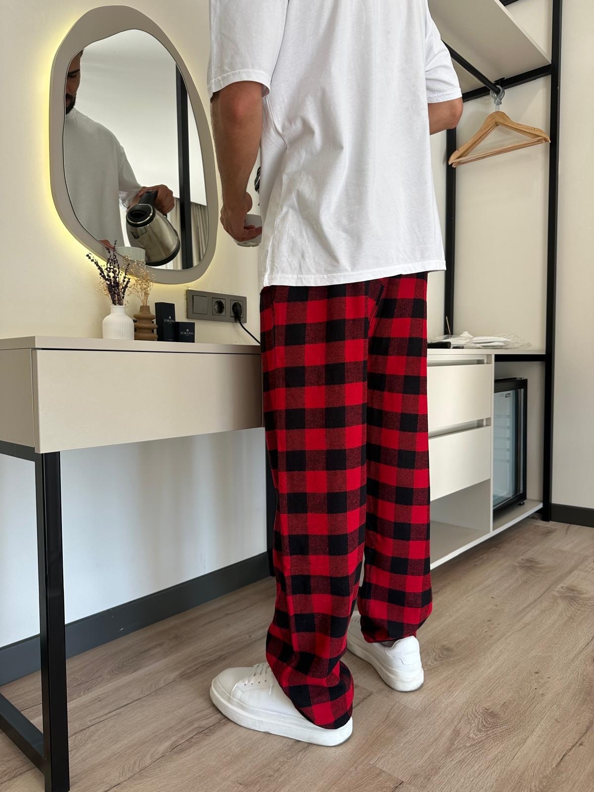Kırmızı Kareli Ekose Eşofman