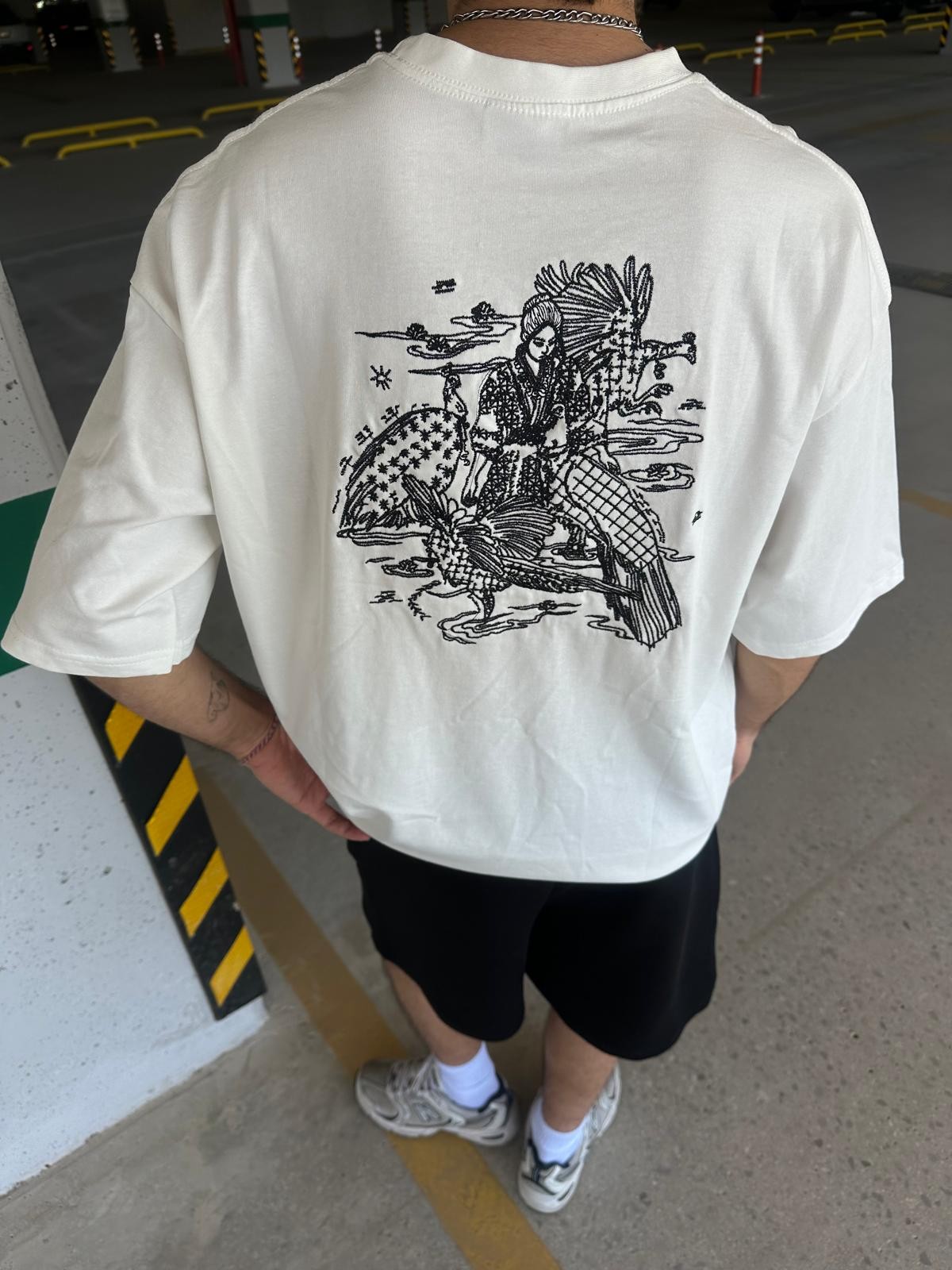 Sırt Nakışlı White Oversize T-Shirt