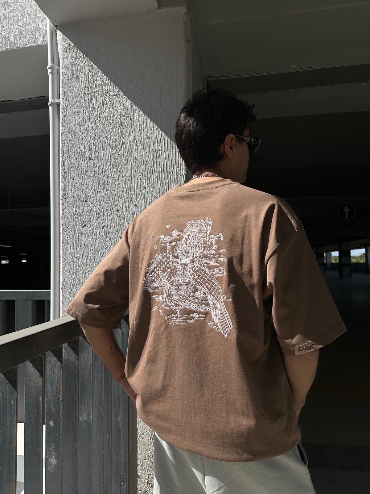 Sırt Nakışlı Brown Oversize T-Shirt