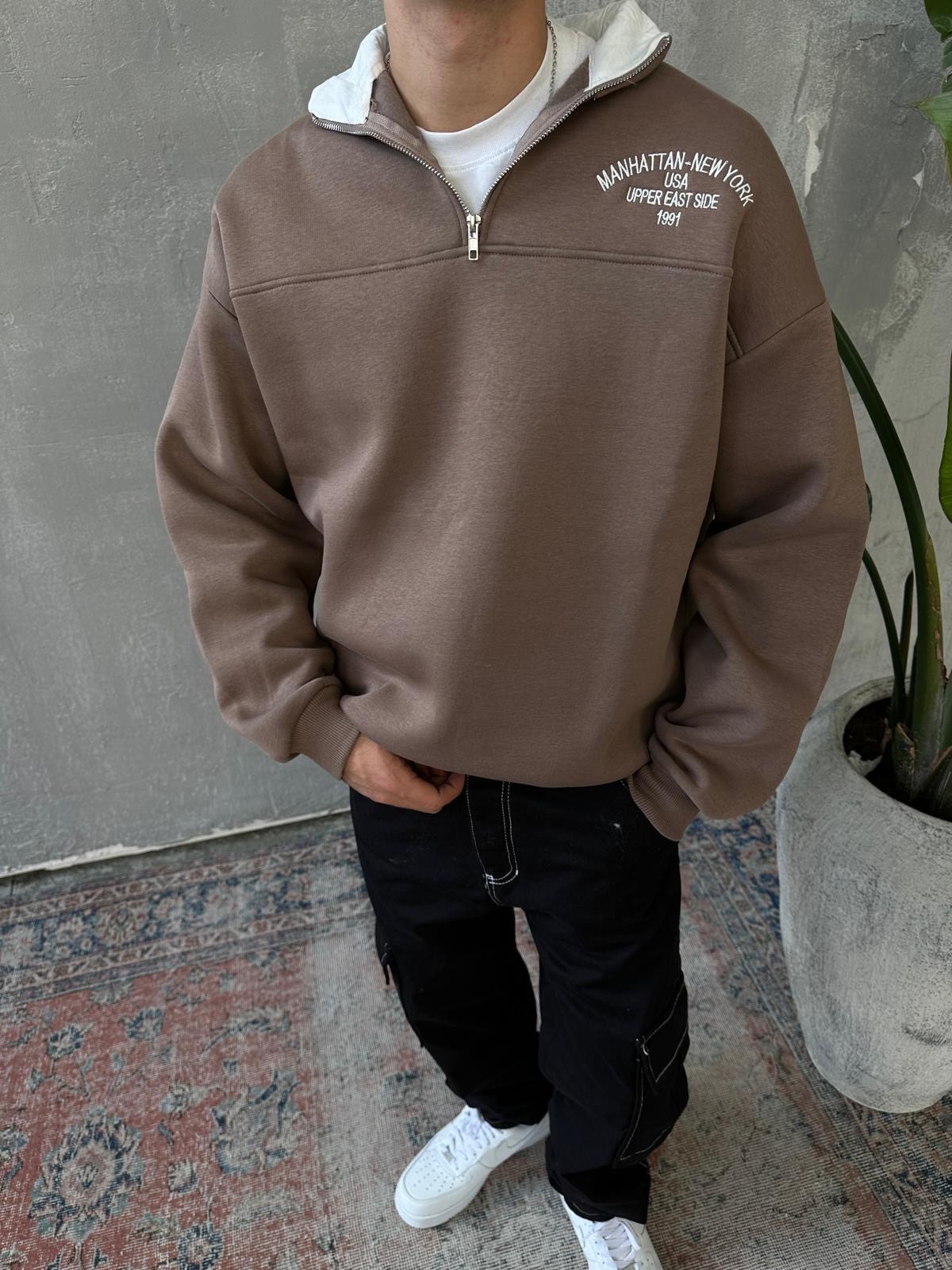 Manhattan Nakışlı Kahve Polo Yaka Oversize Sweatshirt