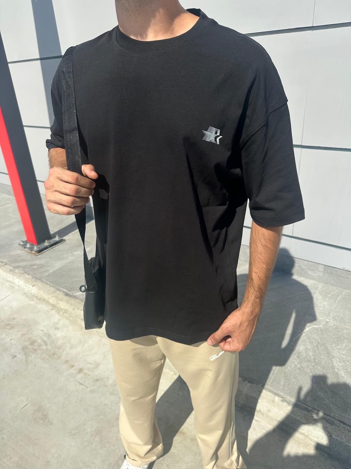 Look Around Sırt Baskılı Siyah Oversize T-Shirt