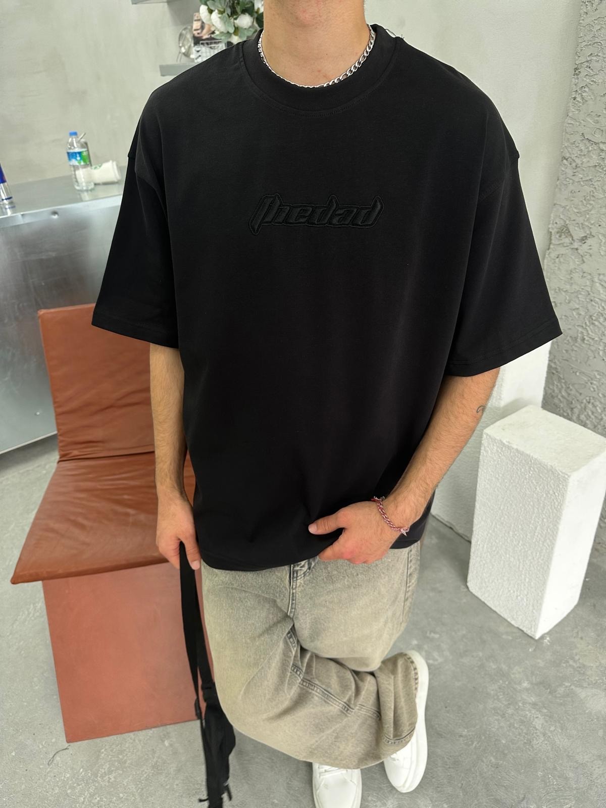 Pedad Nakışlı Siyah T-Shirt 