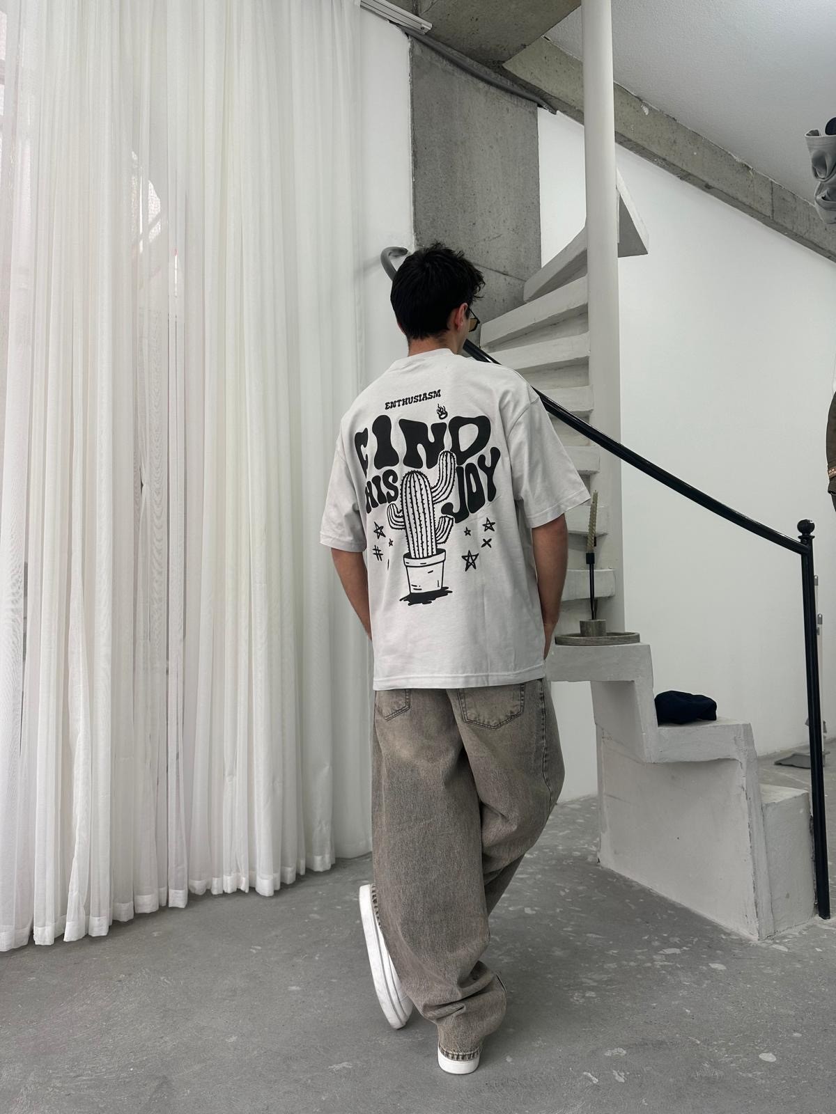 Find Cactüs Back Print White T-Shirt 