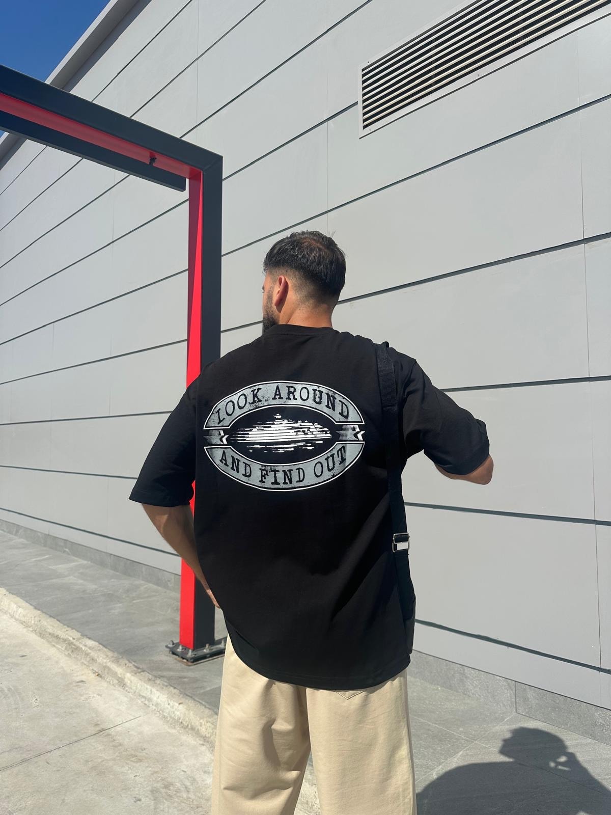 Look Around Sırt Baskılı Siyah Oversize T-Shirt