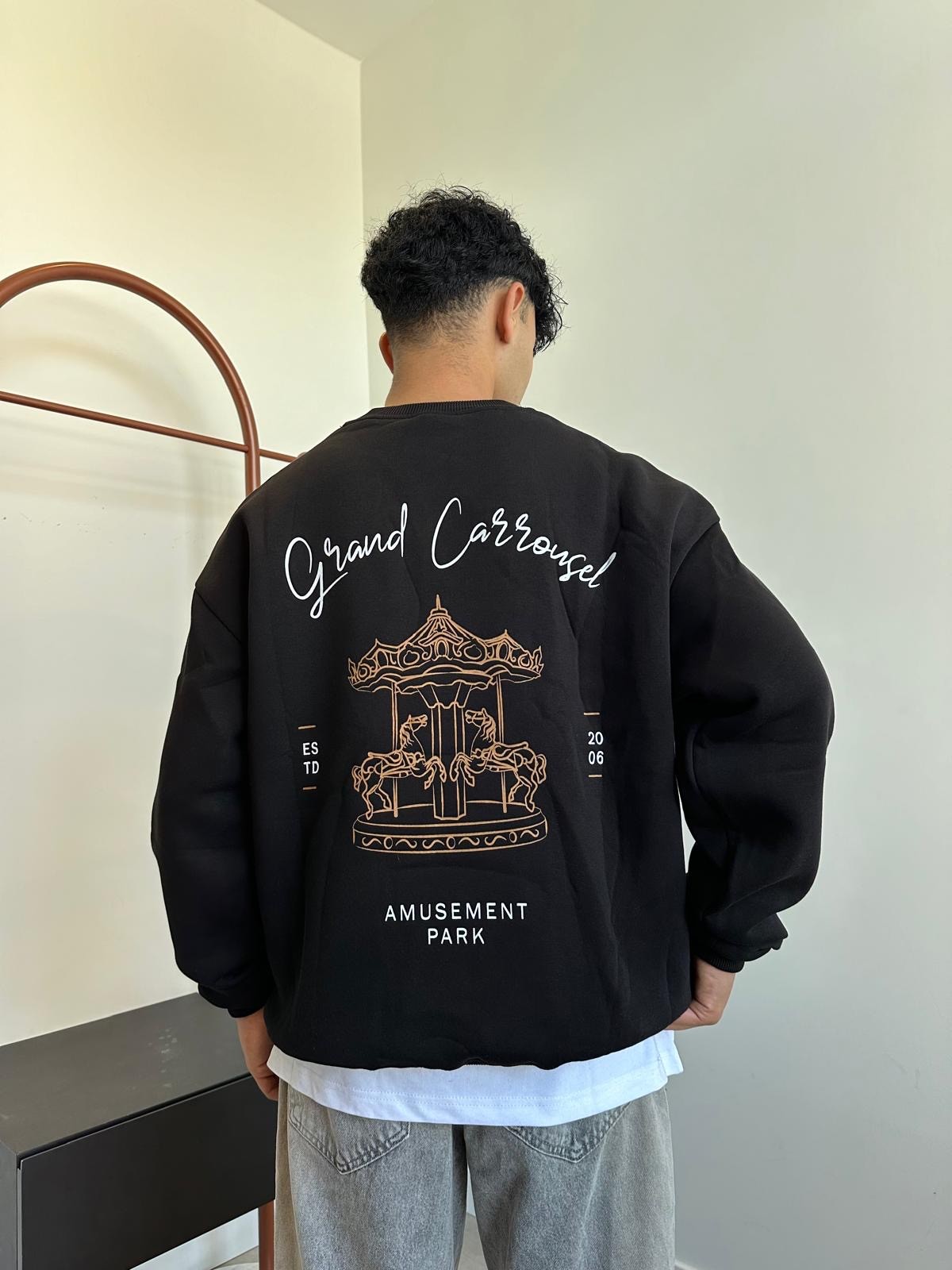 Grand Park Black Oversize Sweatshirt