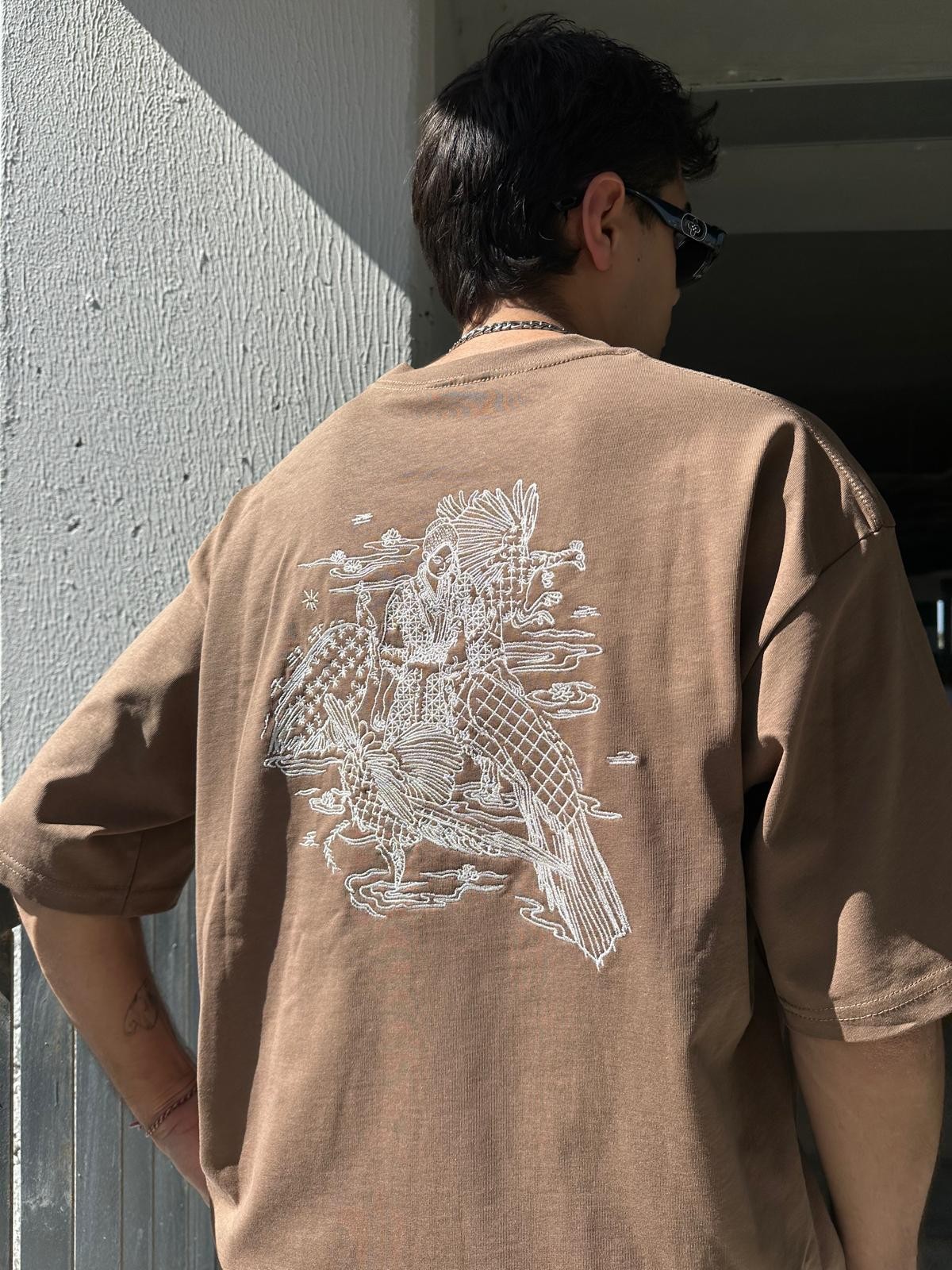 Sırt Nakışlı Brown Oversize T-Shirt