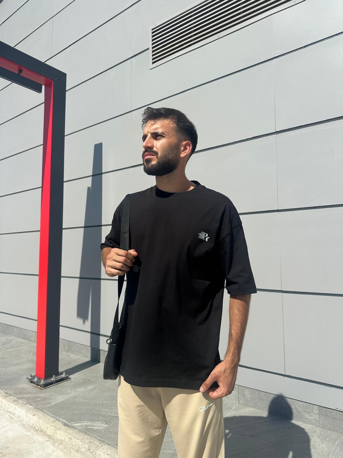 Look Around Sırt Baskılı Siyah Oversize T-Shirt