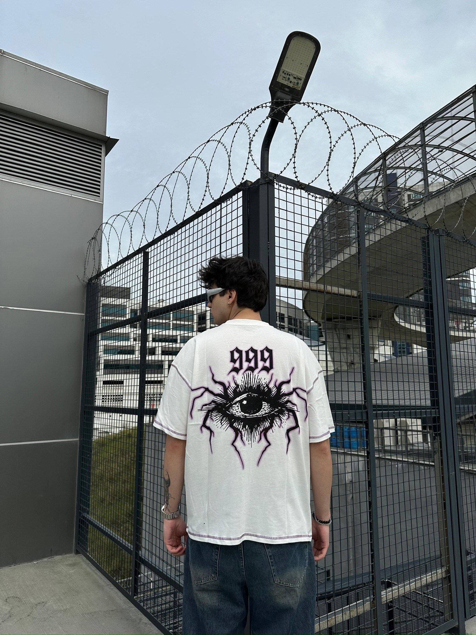 999 Eyes Ters Dikiş Beyaz Tshirt