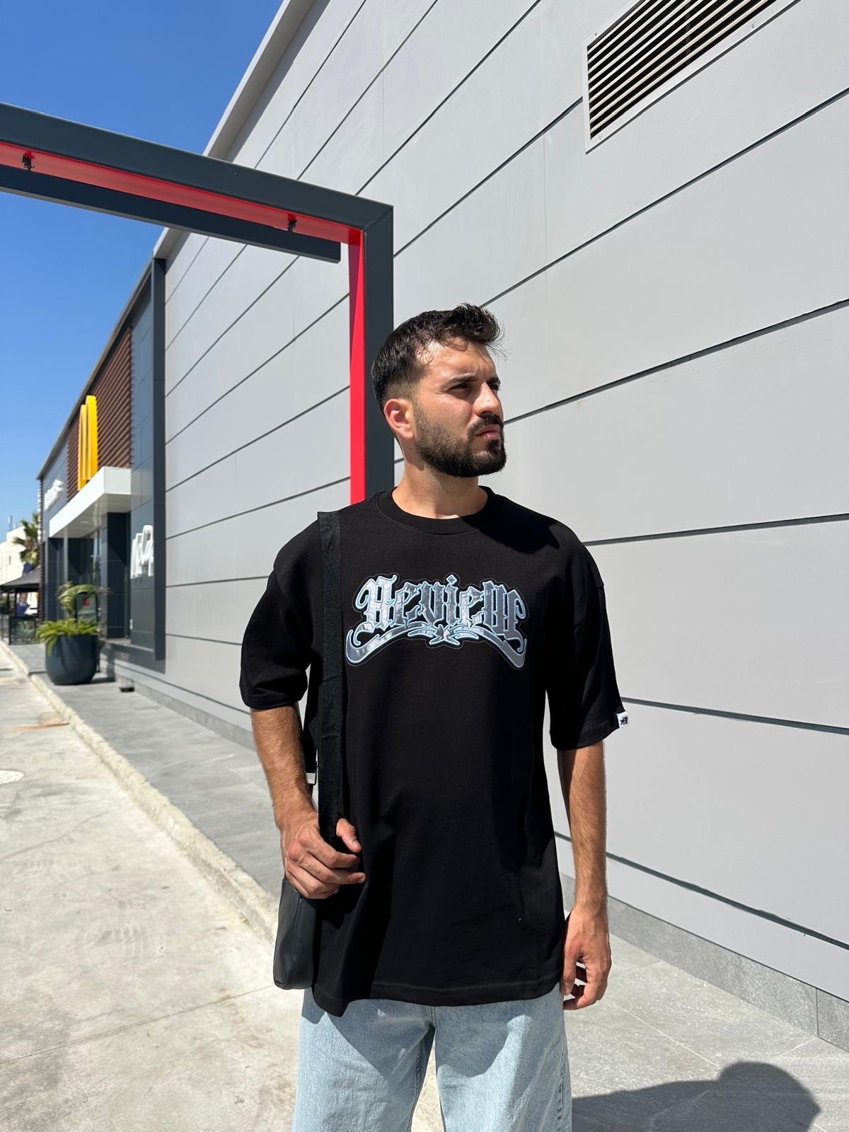 Review Font İşlemeli Siyah Oversize T-Shirt