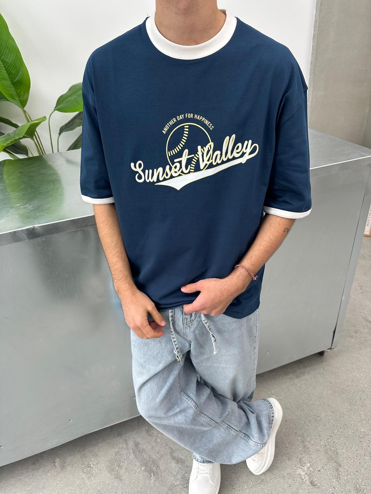 Sunset Valley Baskılı Kol Detay Oversize Lacivert T-Shirt 