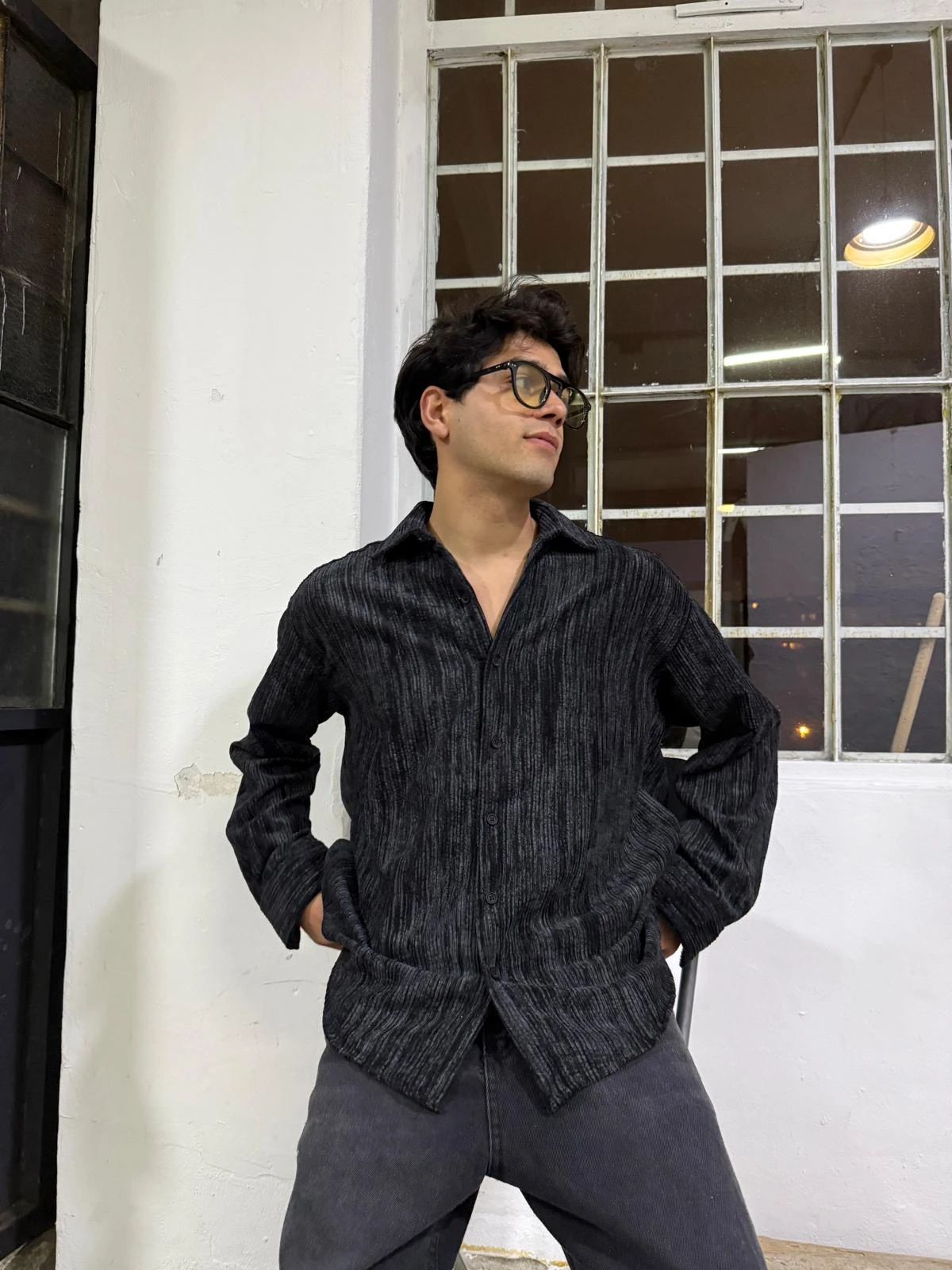 Yıkamalı Siyah Kadife Basic Gömlek