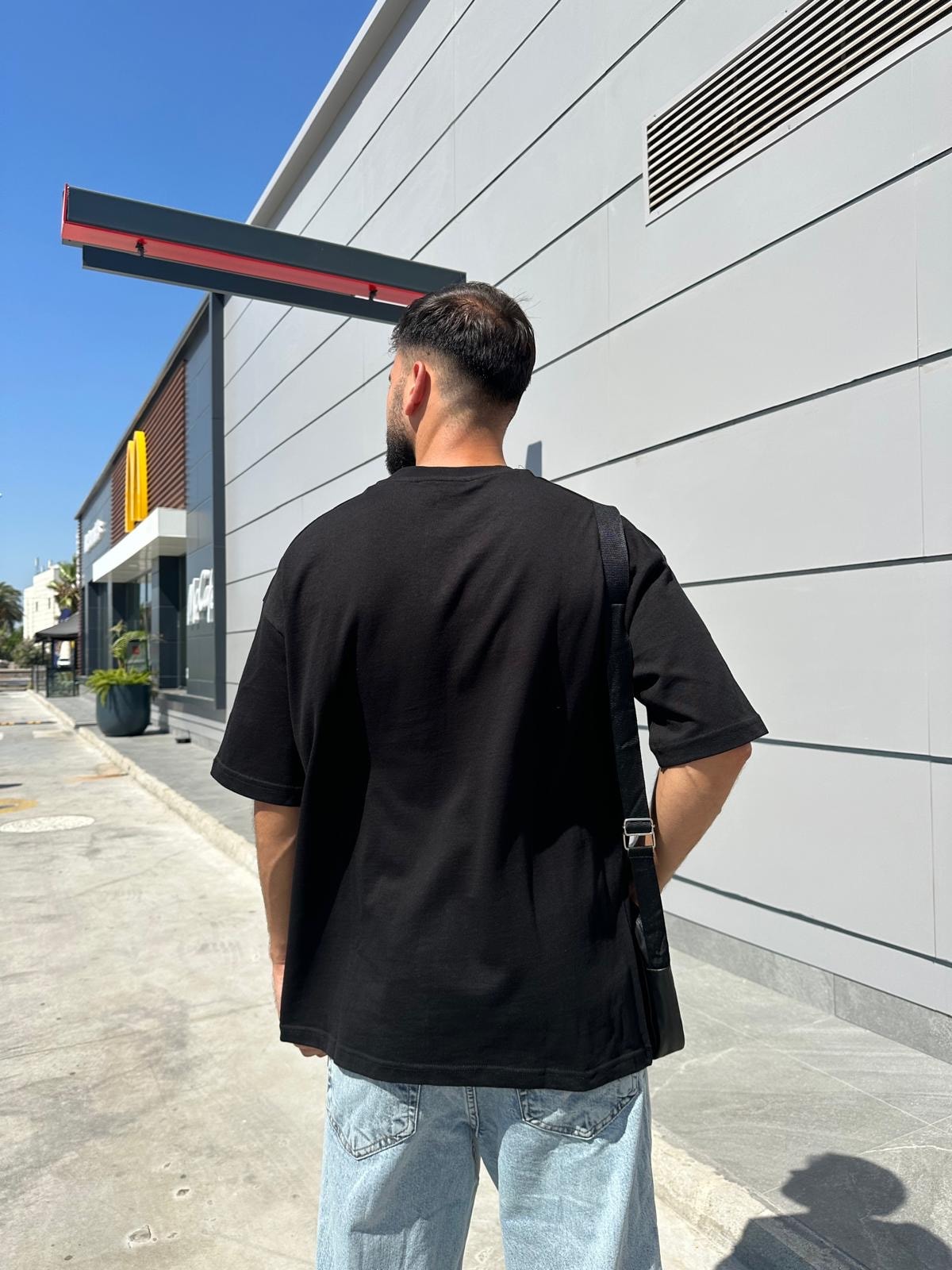 Review Font İşlemeli Siyah Oversize T-Shirt