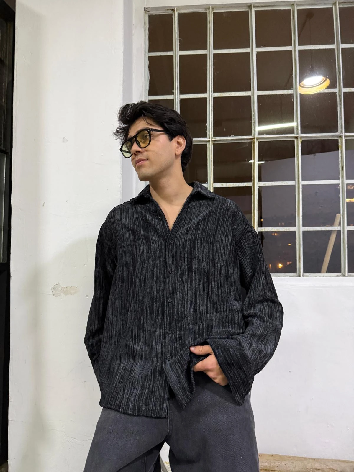 Yıkamalı Siyah Kadife Basic Gömlek