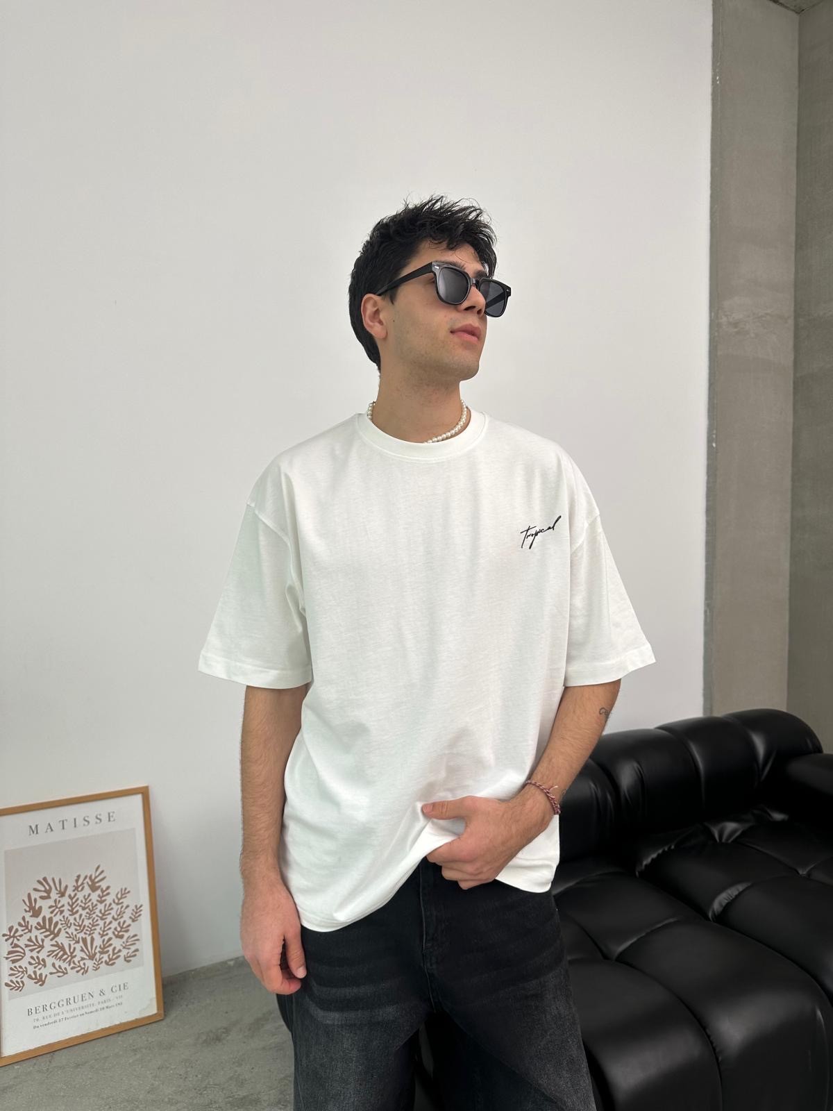 Tropical Sırt Nakışlı Beyaz T-Shirt