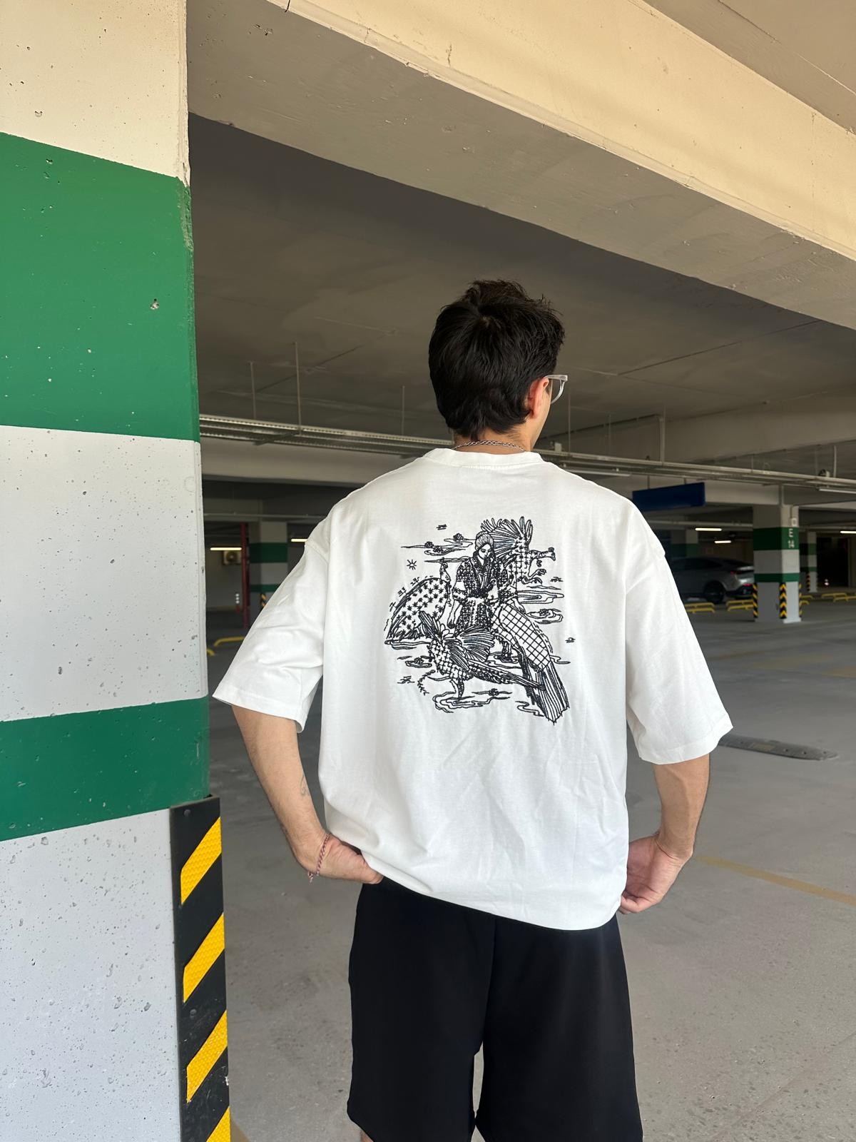Sırt Nakışlı White Oversize T-Shirt