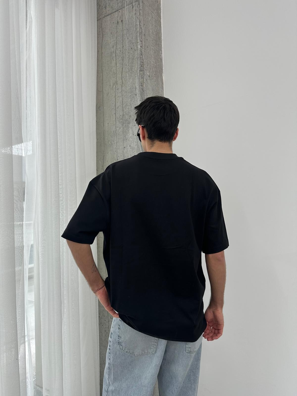 Reverse Taşlamalı Siyah Oversize T-Shirt