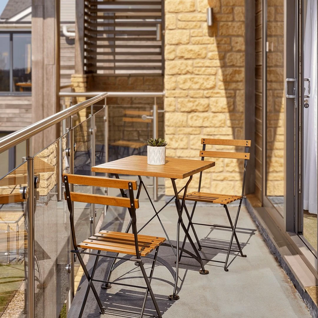 5503 Katlanır sandalye ve katlanır kare masa 60 x 60 cm masif doğal ahşap ceviz renk 2 + 1 set