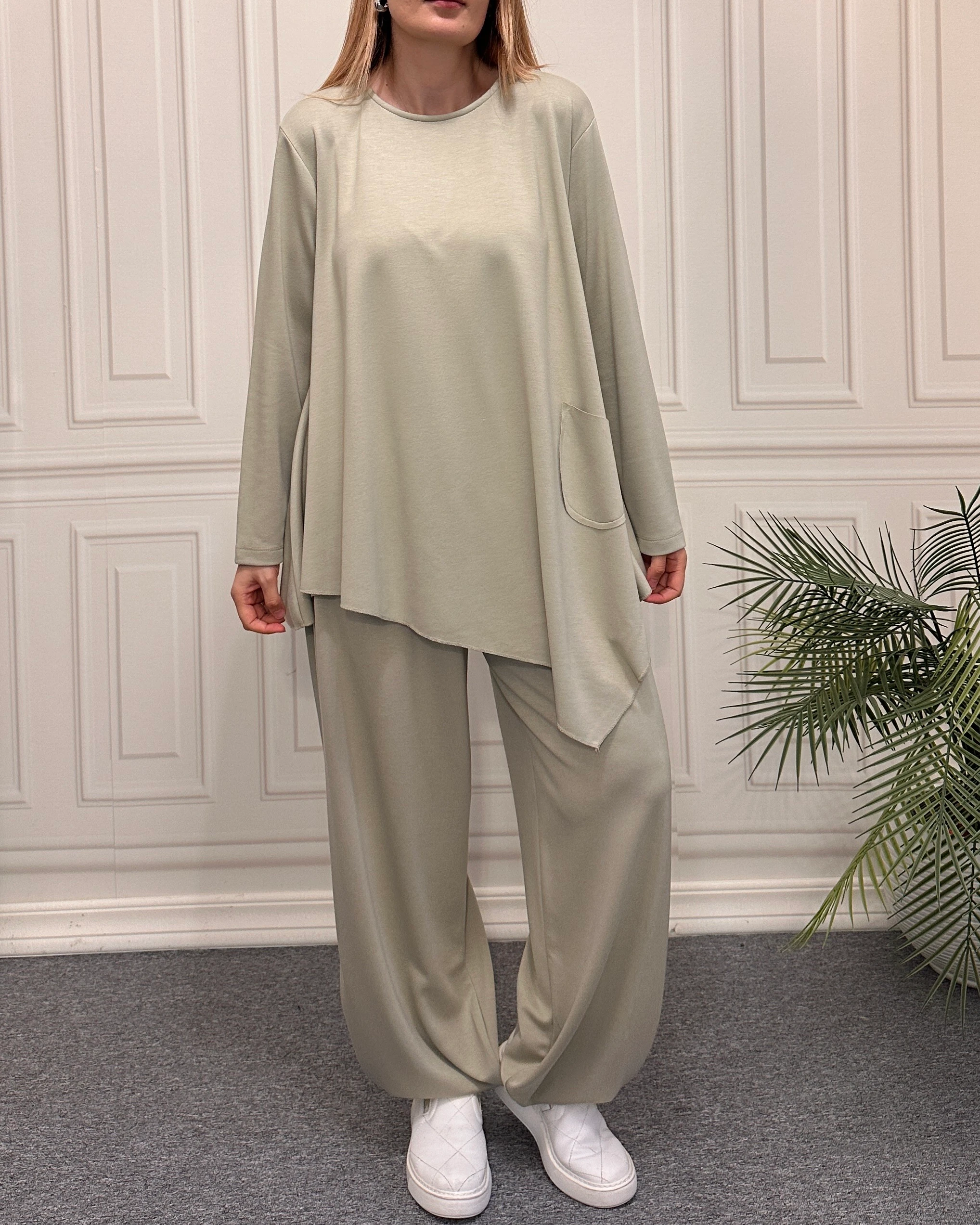 Asimetrik Bluz ve Paça Detalı İkili Takım Açık Mint Yeşili