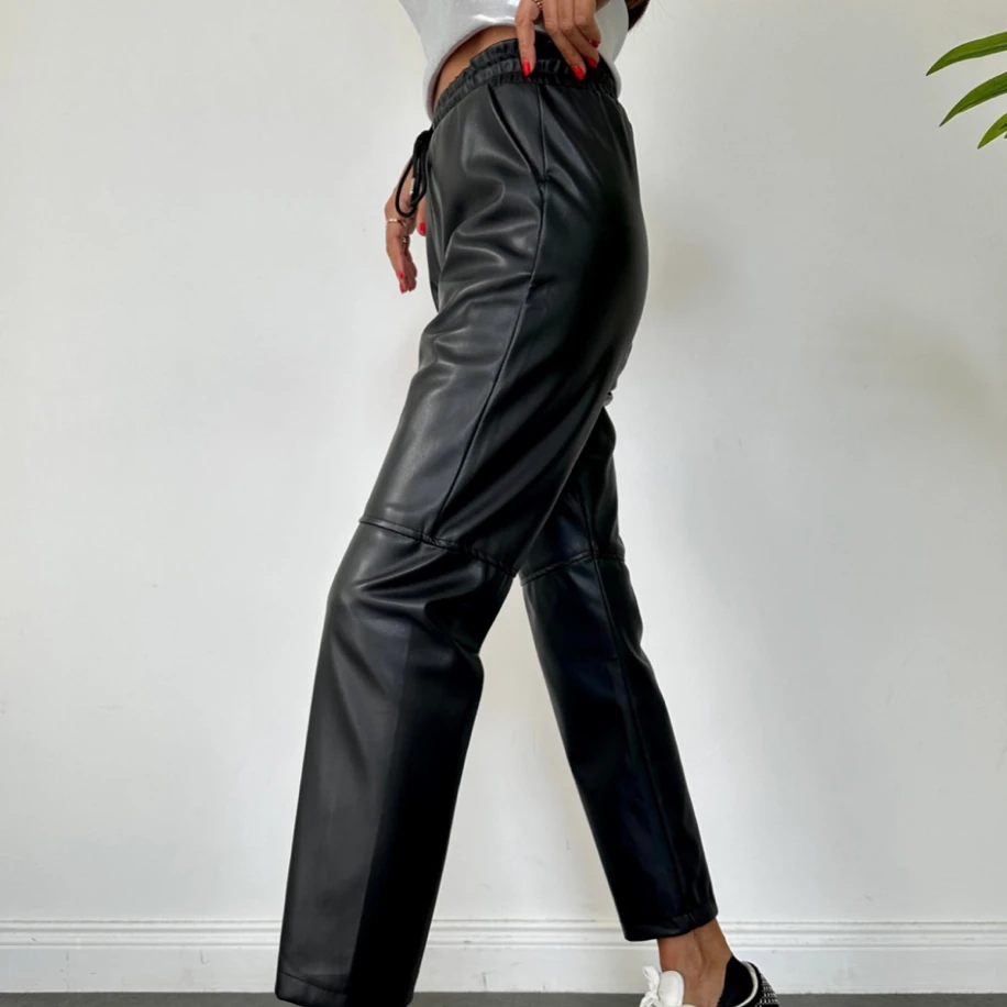 Beli Lastikli Siyah Pantolon