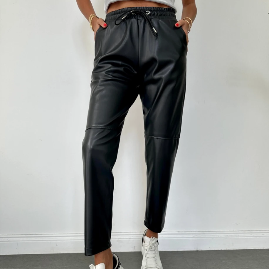 Beli Lastikli Siyah Pantolon