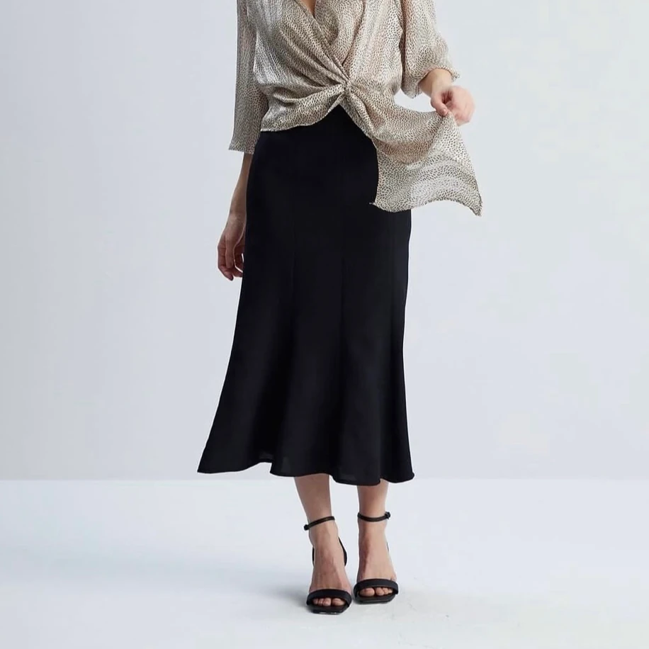 Siyah Saten Verev Kesim Etek