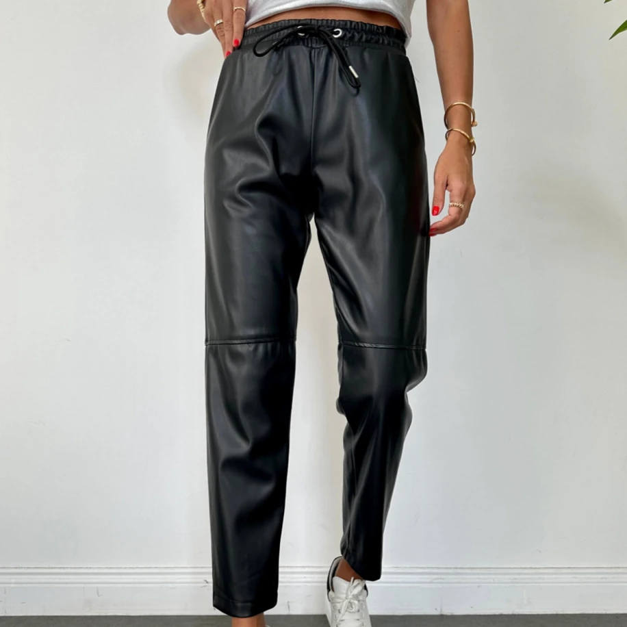 Beli Lastikli Siyah Pantolon