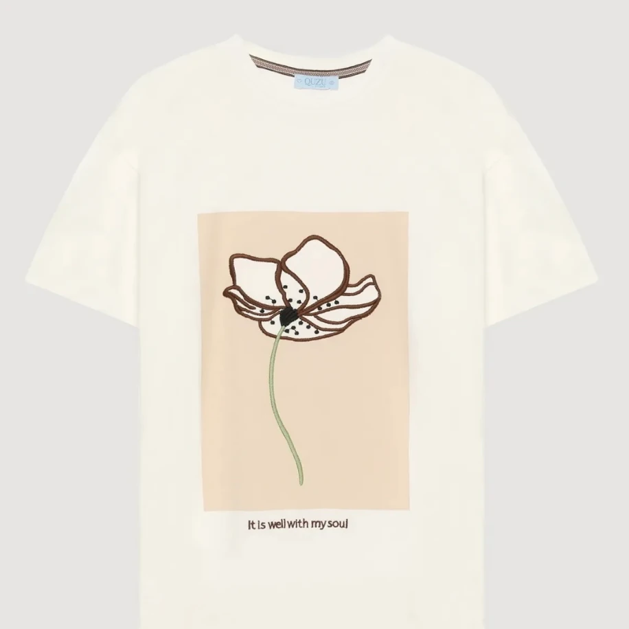 Çiçek Nakışlı T-shirt