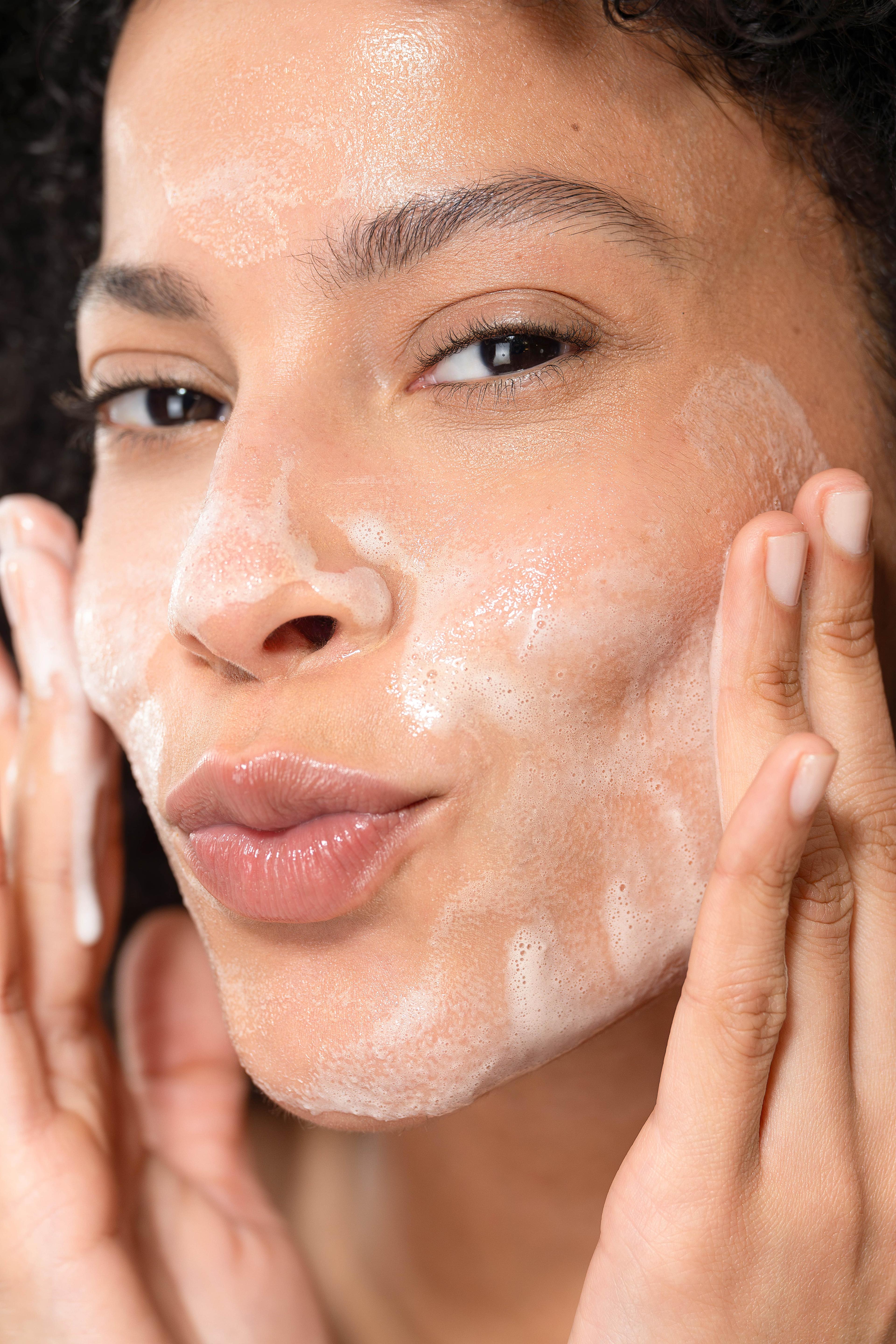 GLOWON EXFOLIATING SALICYLIC ACID CLEANSER – YÜZ TEMİZLEME JELİ 150 ML