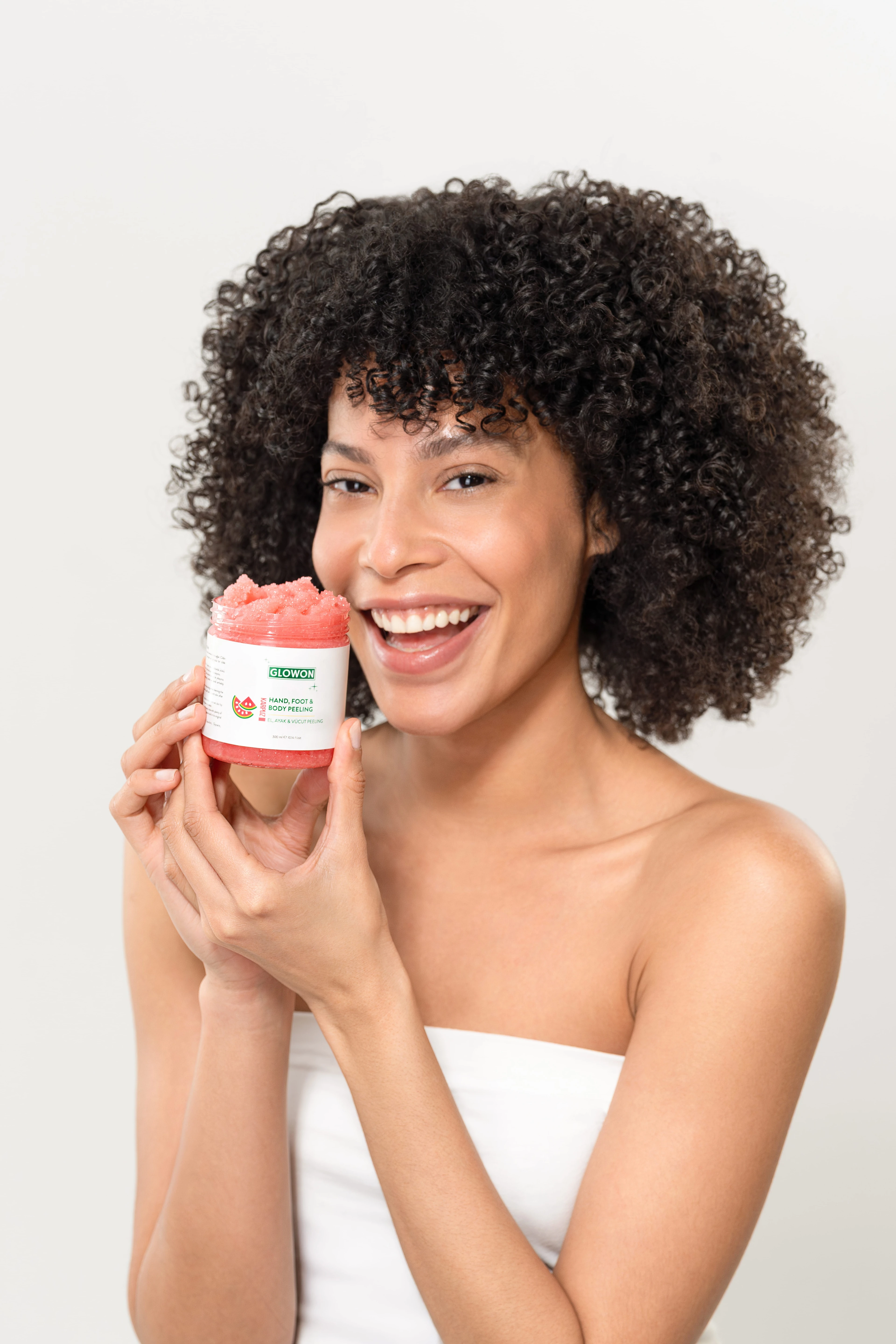 GLOWON Vücut Peelingi, Roll-On ve Nemlendirici Krem İçeren Kapsamlı Vücut Bakım Seti 3'lü