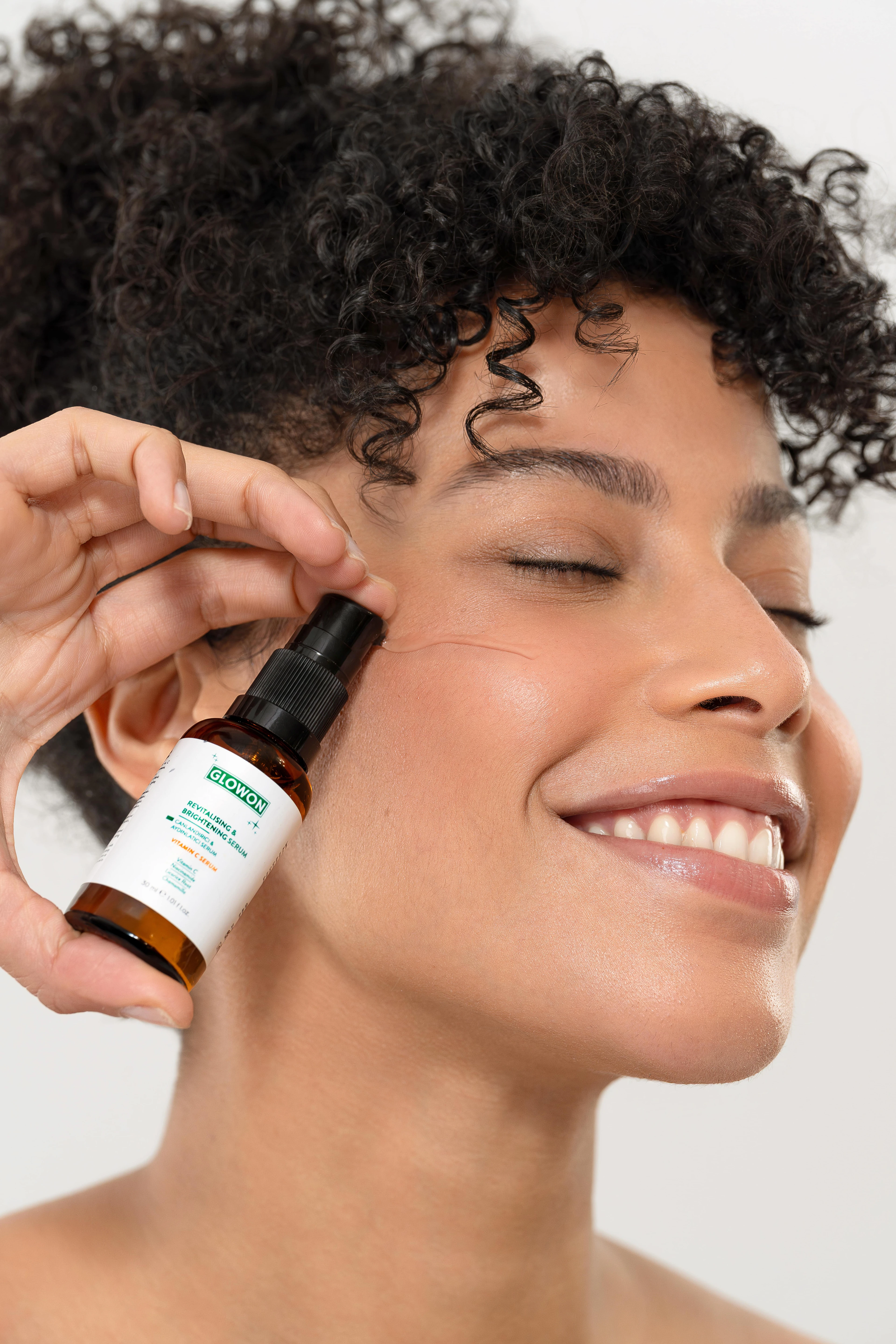 GLOWON %10 Niasinamid ve C Vitamini (SAP) İçeren Aydınlatıcı & Leke Karşıtı Serum 30ml