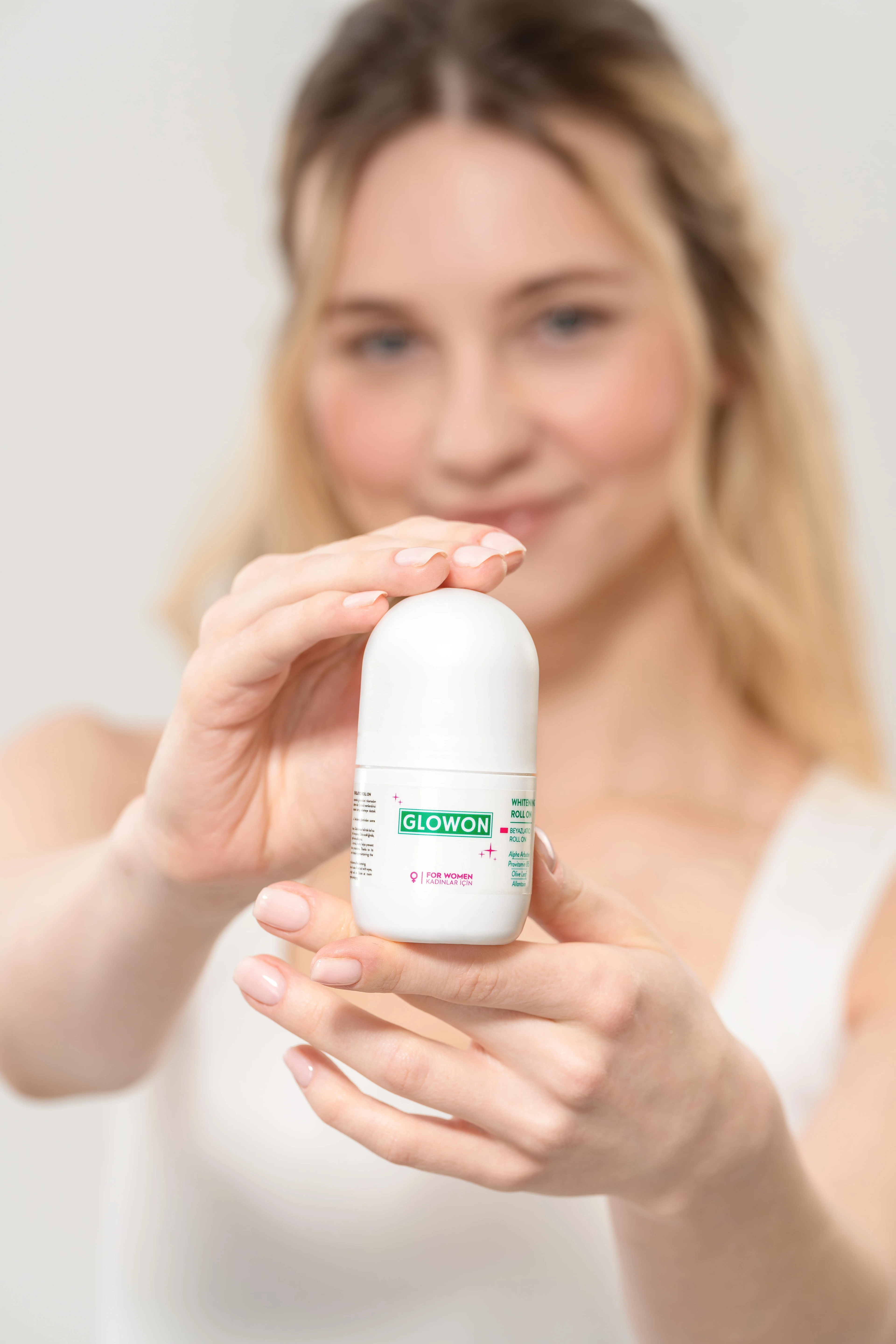 GLOWON Alpha Arbutinli Kadın Roll-On Deodorant 50ml – Koyu Leke Karşıtı ve Pudrasız