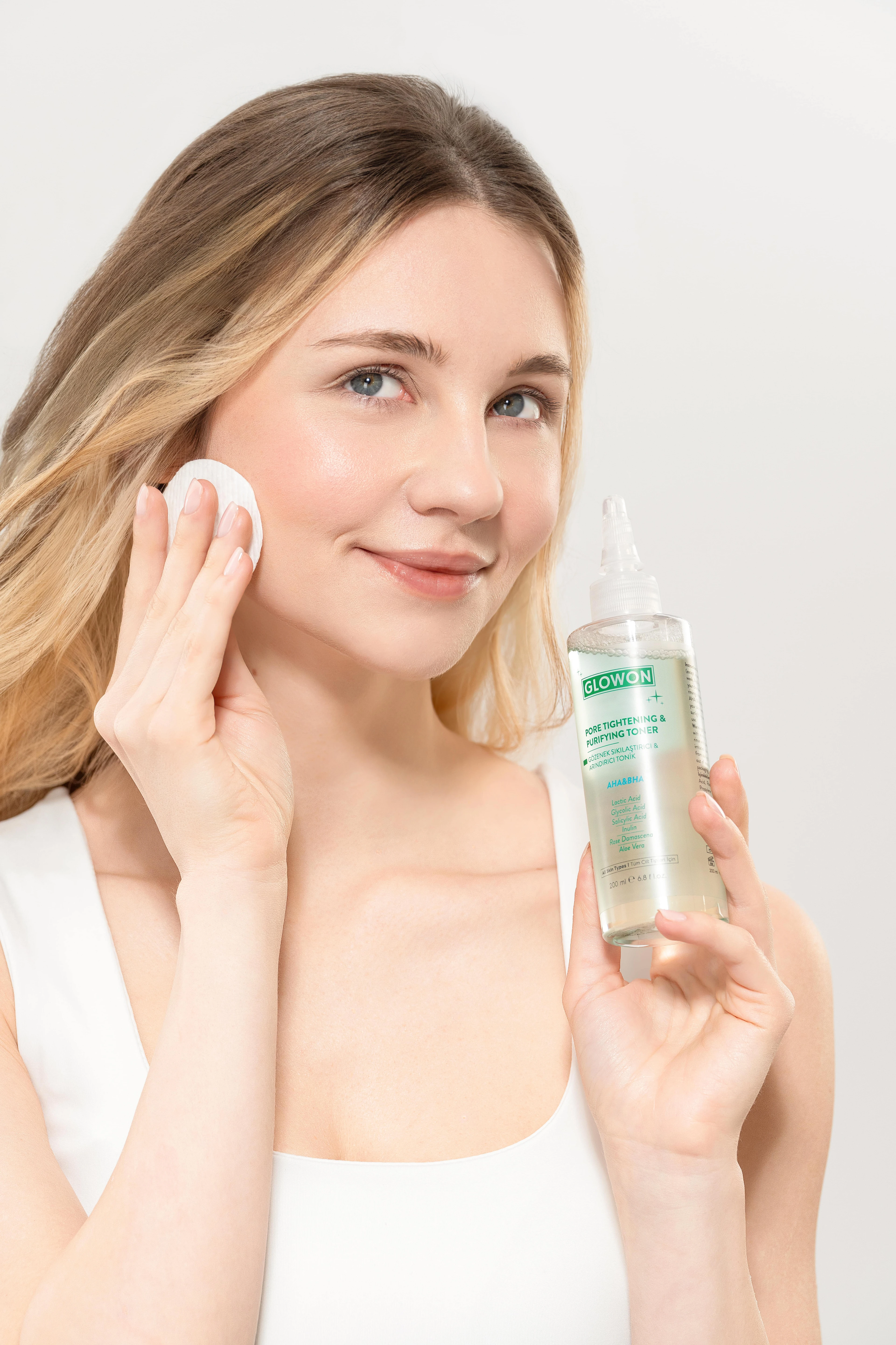 GLOWON Arındırıcı Tonik ve C Vitamini Serumu İçeren Pürüzsüz Cilt Bakım İkili Set