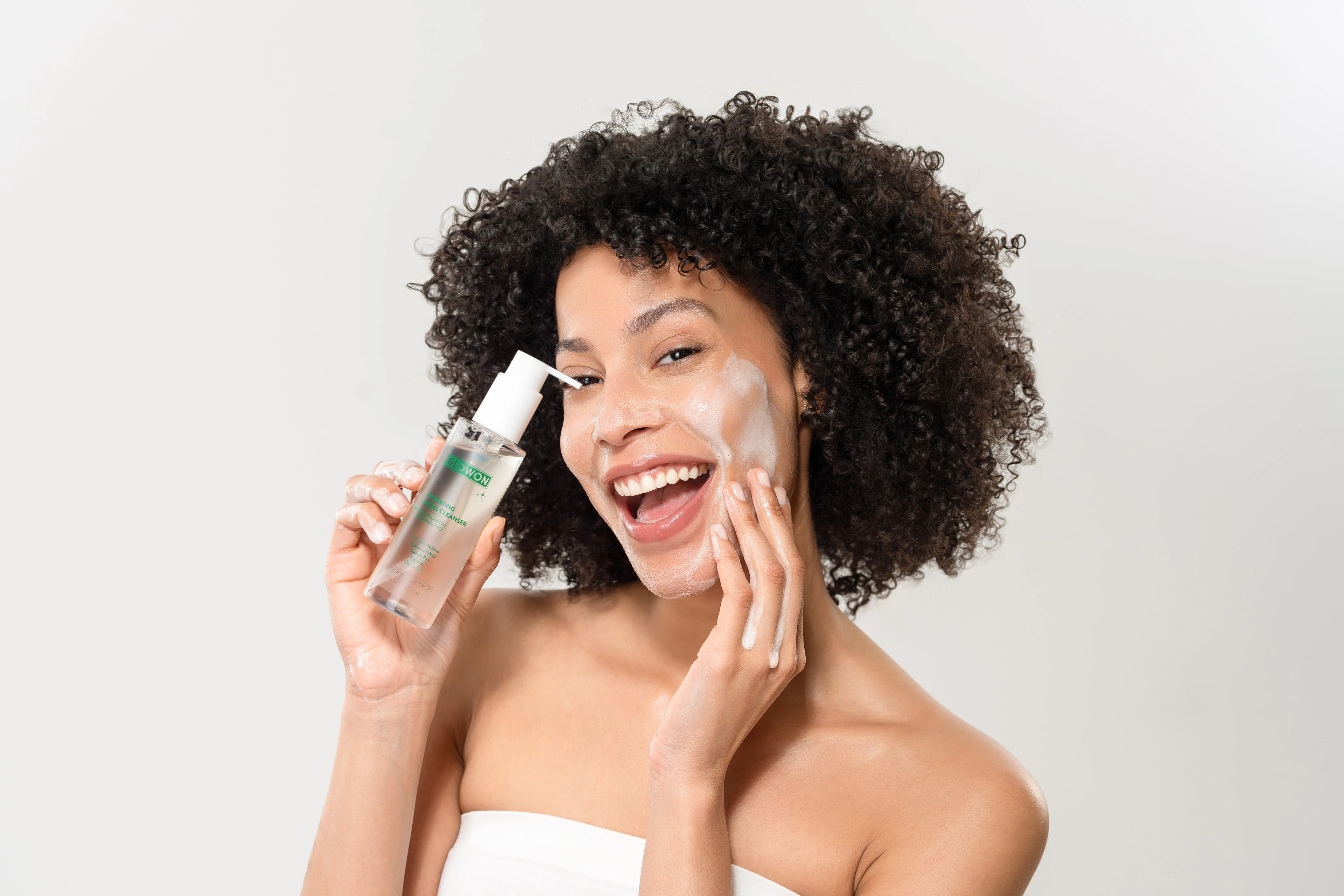 GLOWON Nemlendirici ve Yatıştırıcı Makyaj Temizleme Jeli 150ml - Hassas Ciltler İçin