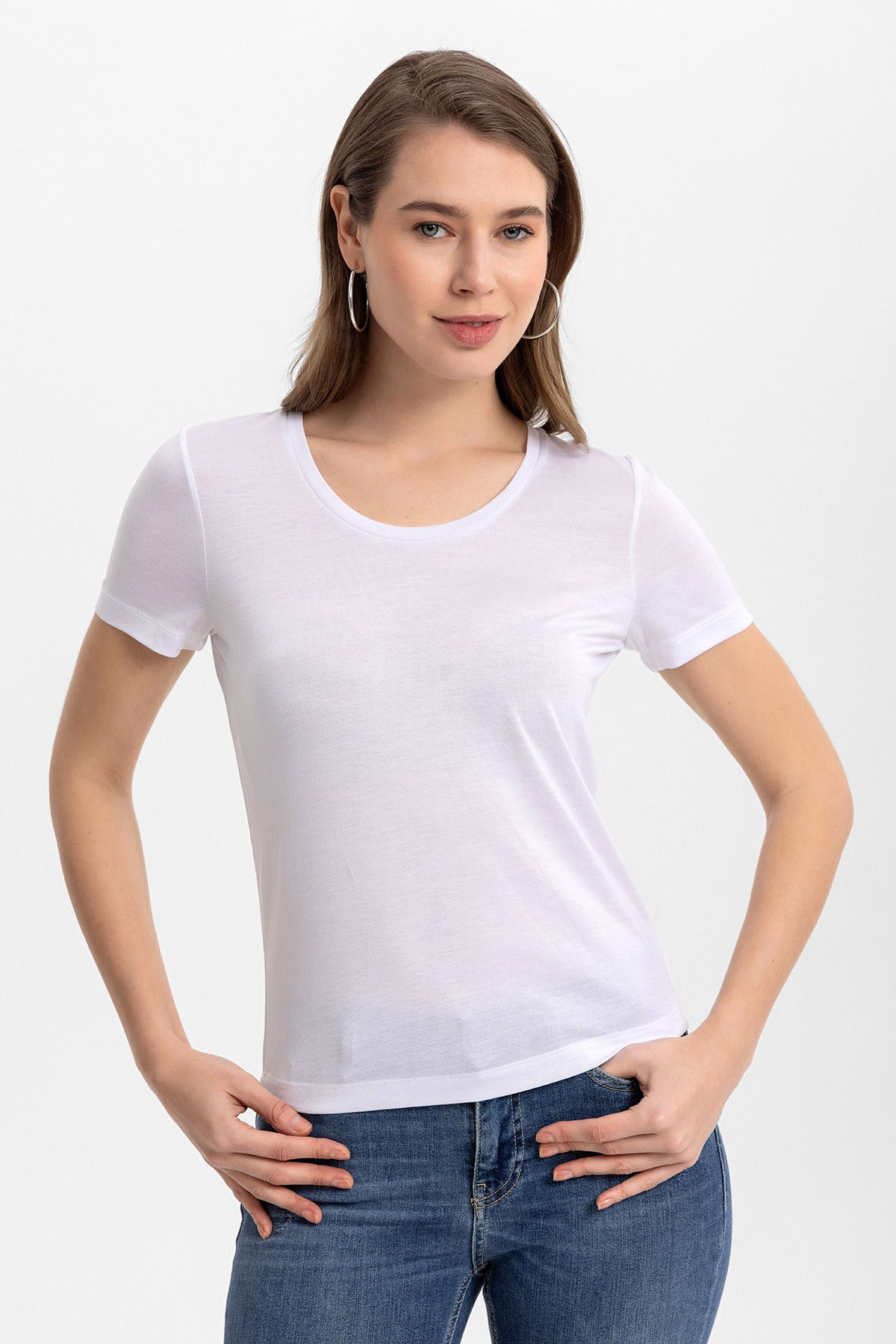 Geniş Yuvarlak Yaka Tensel Basic Tshirt