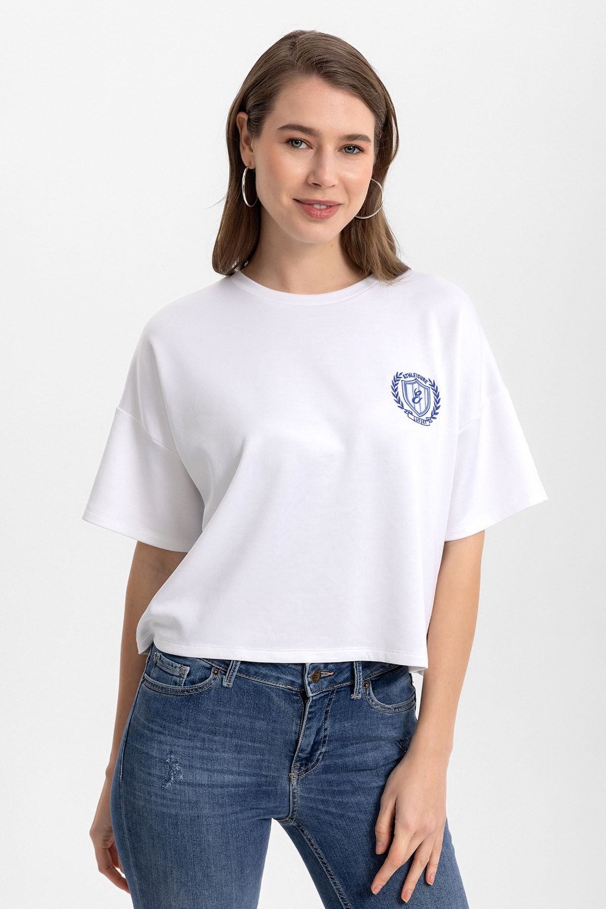 Nakış ve Arka Fırfır Detaylı Oversize Tshirt