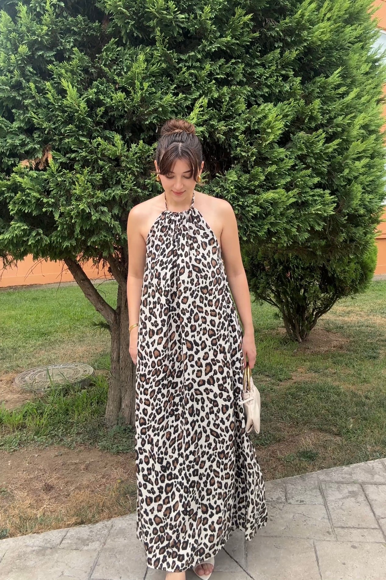 LEOPAR DESEN BOYUNDAN BAĞLAMALI SIRT DETAY ELBİSE