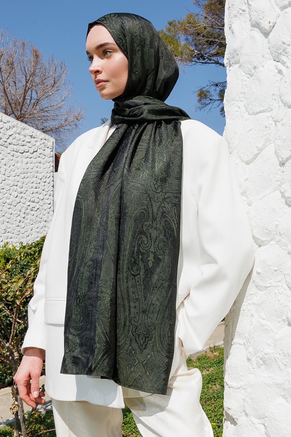 Liva Pattern Shine Line Shawl - Black-Khaki