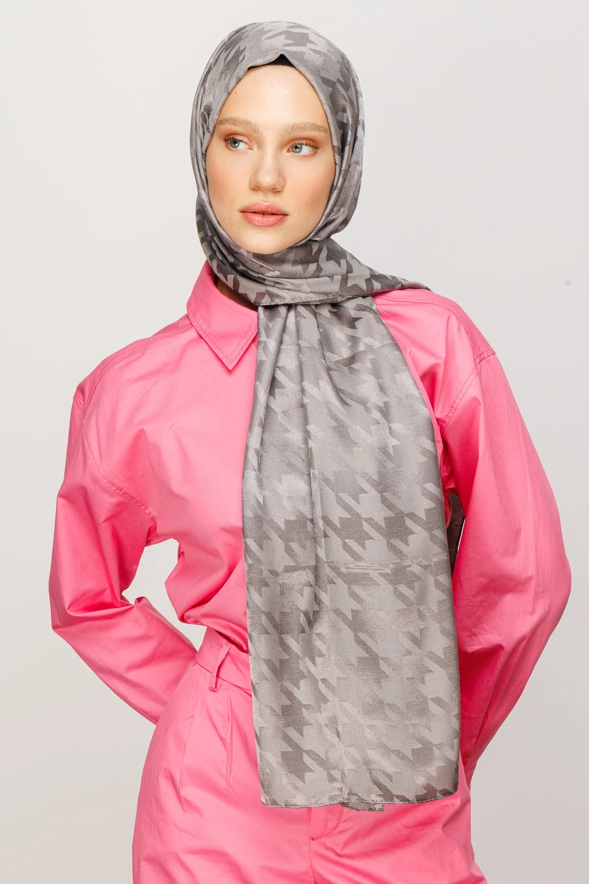 Toptan Kazayağı Desen Parlak Jakar Şal - Duman