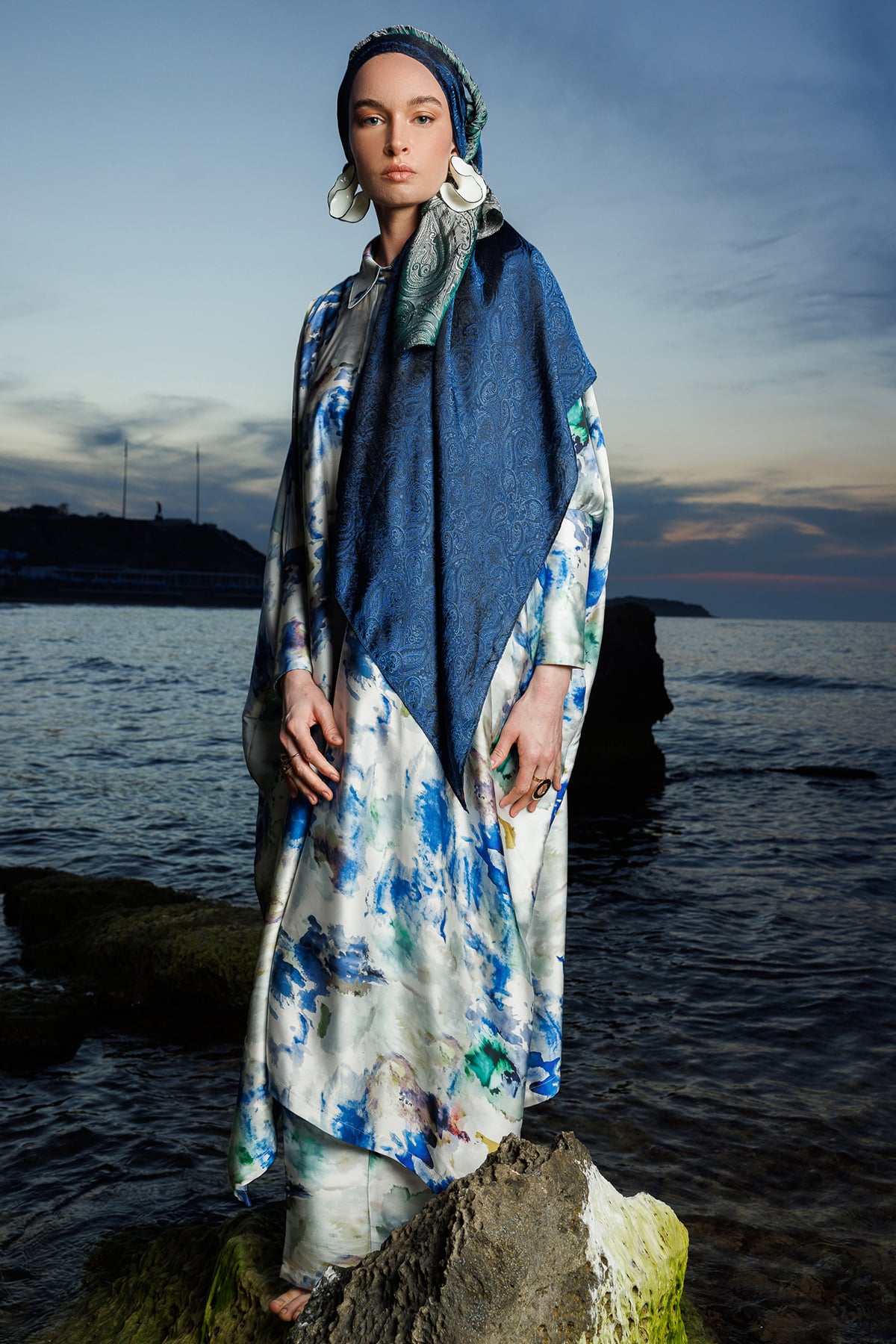 Moren Pattern Shine Line Shawl - Black-Indigo