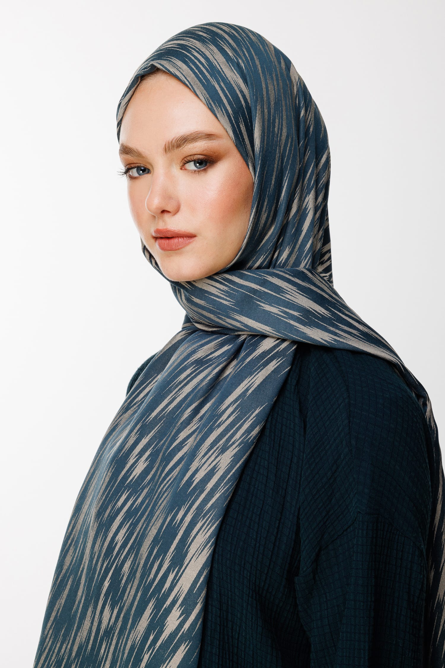 Selis-Pattern Reversible Shawl - Petrol Blue-Beige