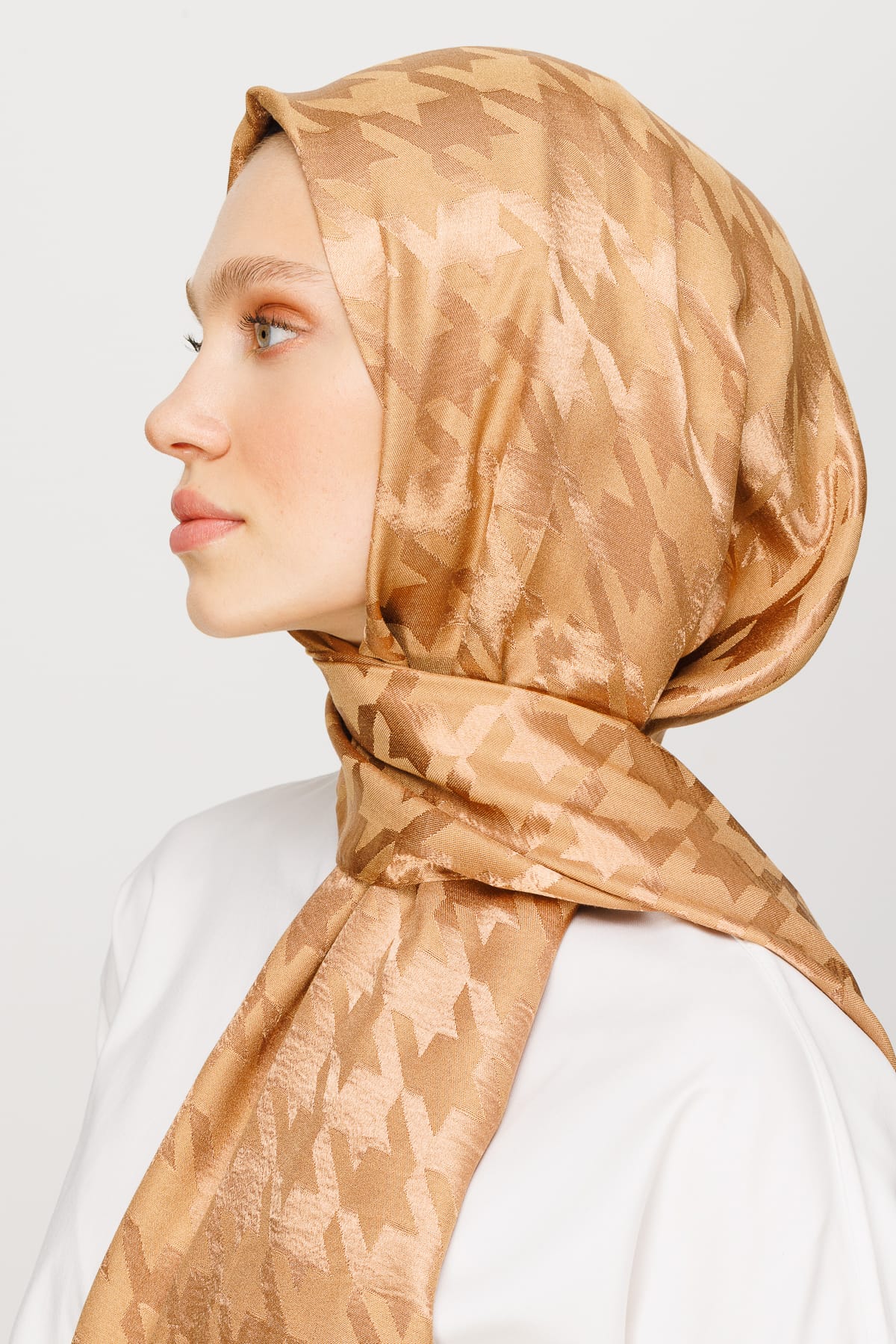 Wholesale Houndstooth Pattern Shiny Jacquard Shawl - Biscuit