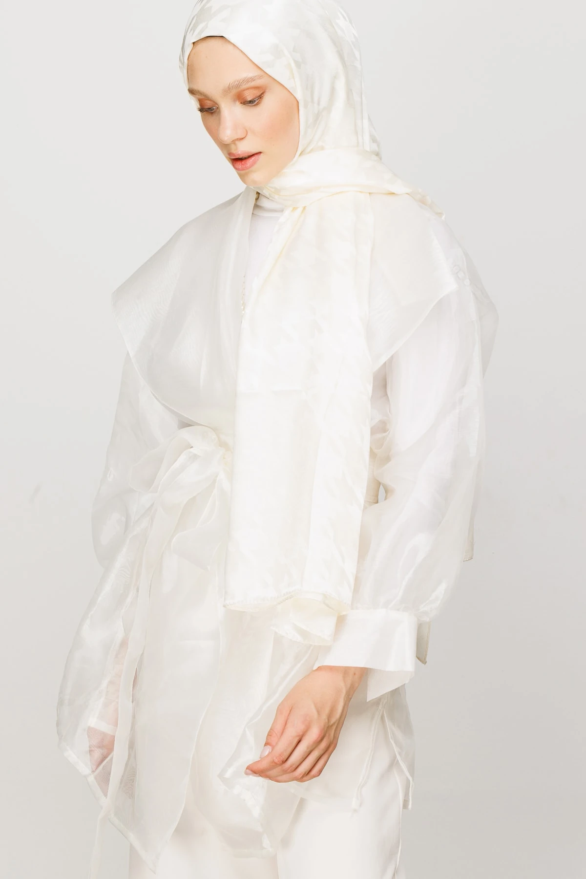 Wholesale Houndstooth Pattern Shiny Jacquard Shawl - Ecru