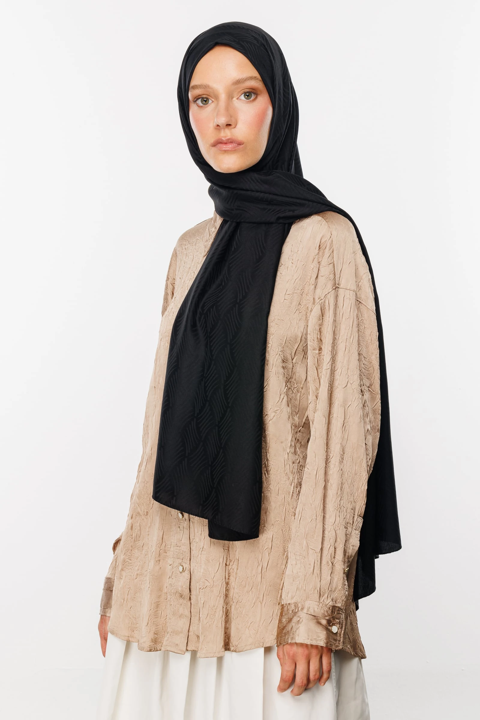 Aura Pattern Silk Jacquard Shawl - Black